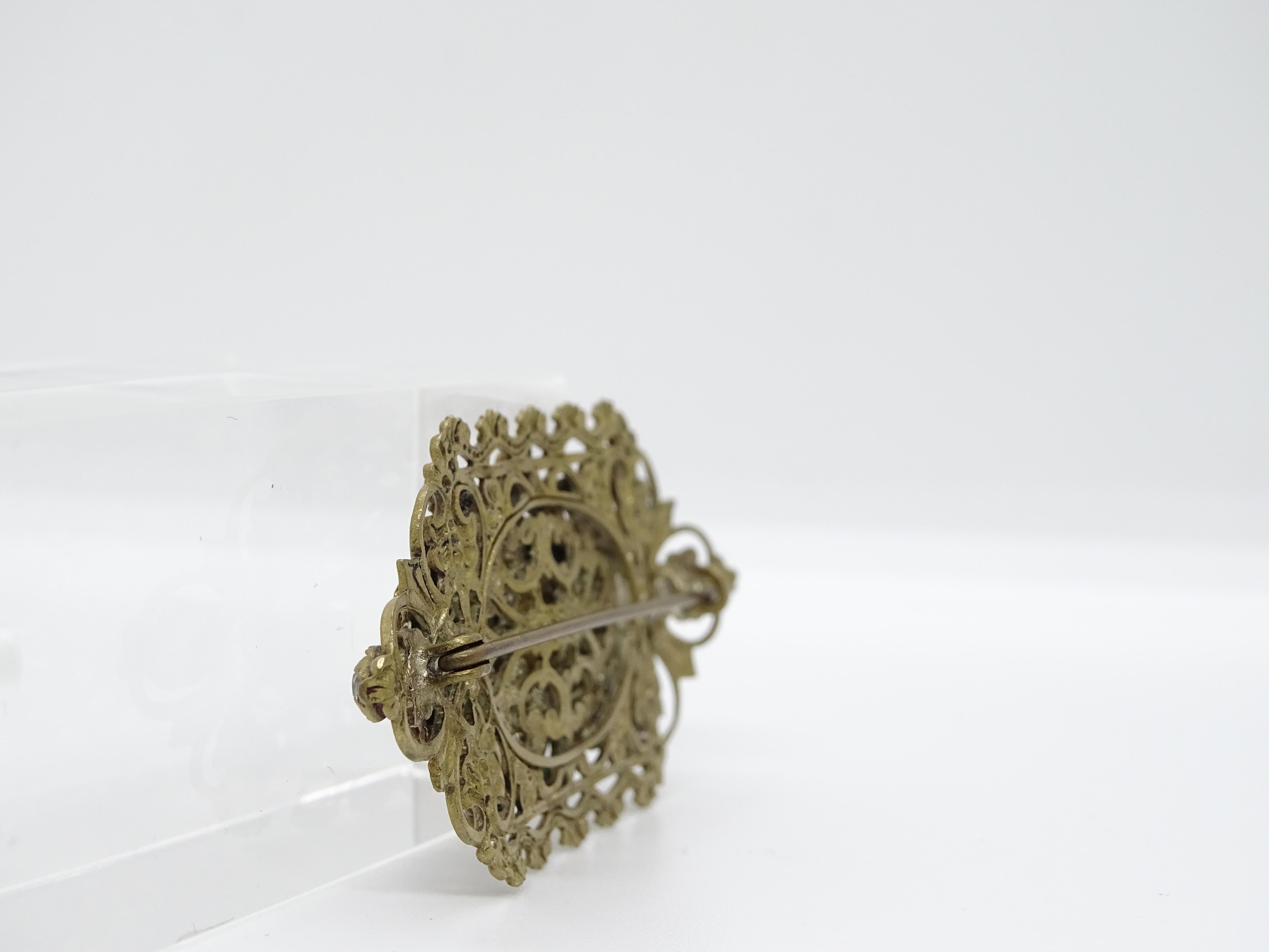 French Antique brooch in gold metal and rock crystals For Sale 9