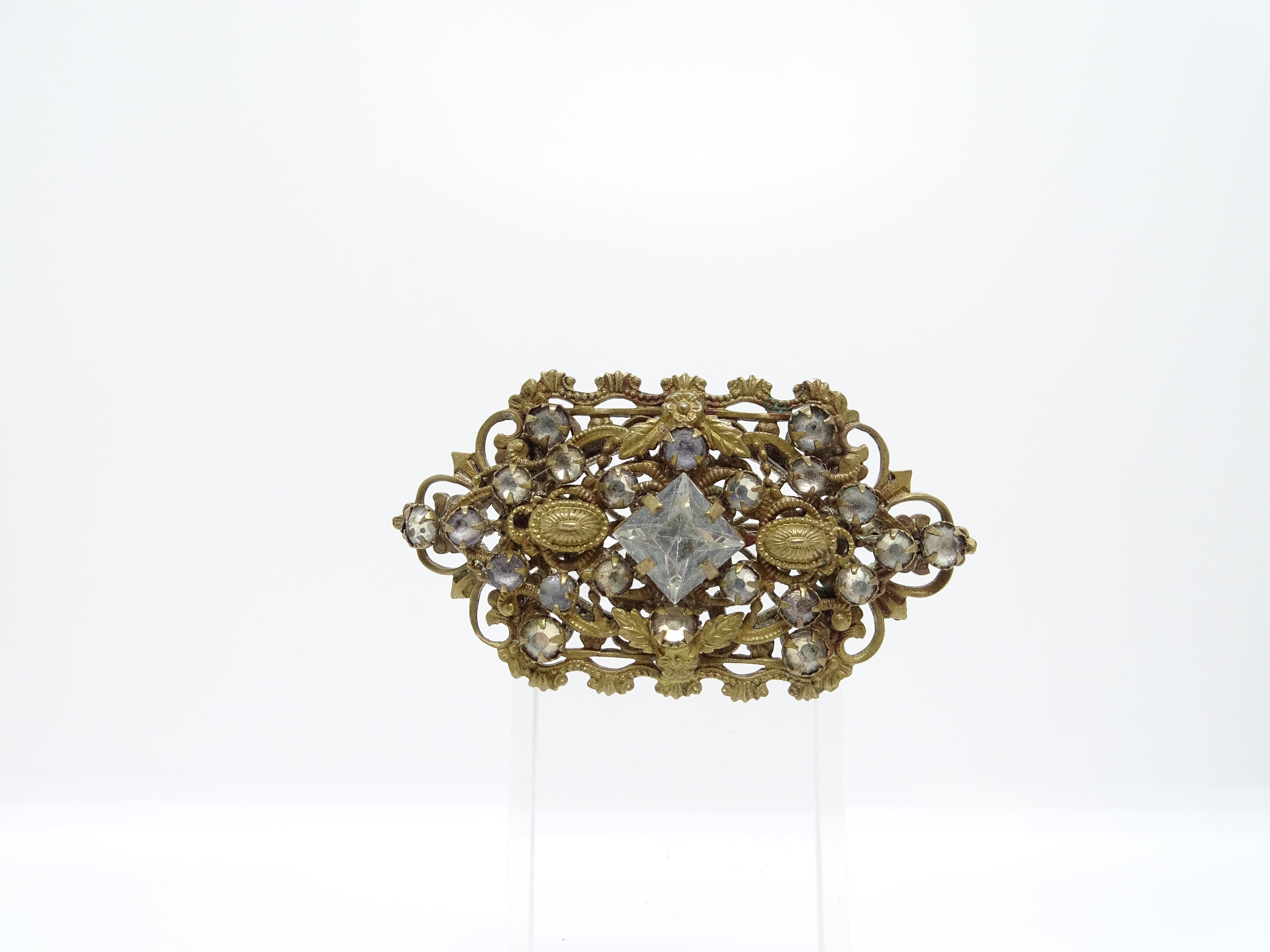 French Antique brooch in gold metal and rock crystals For Sale 1