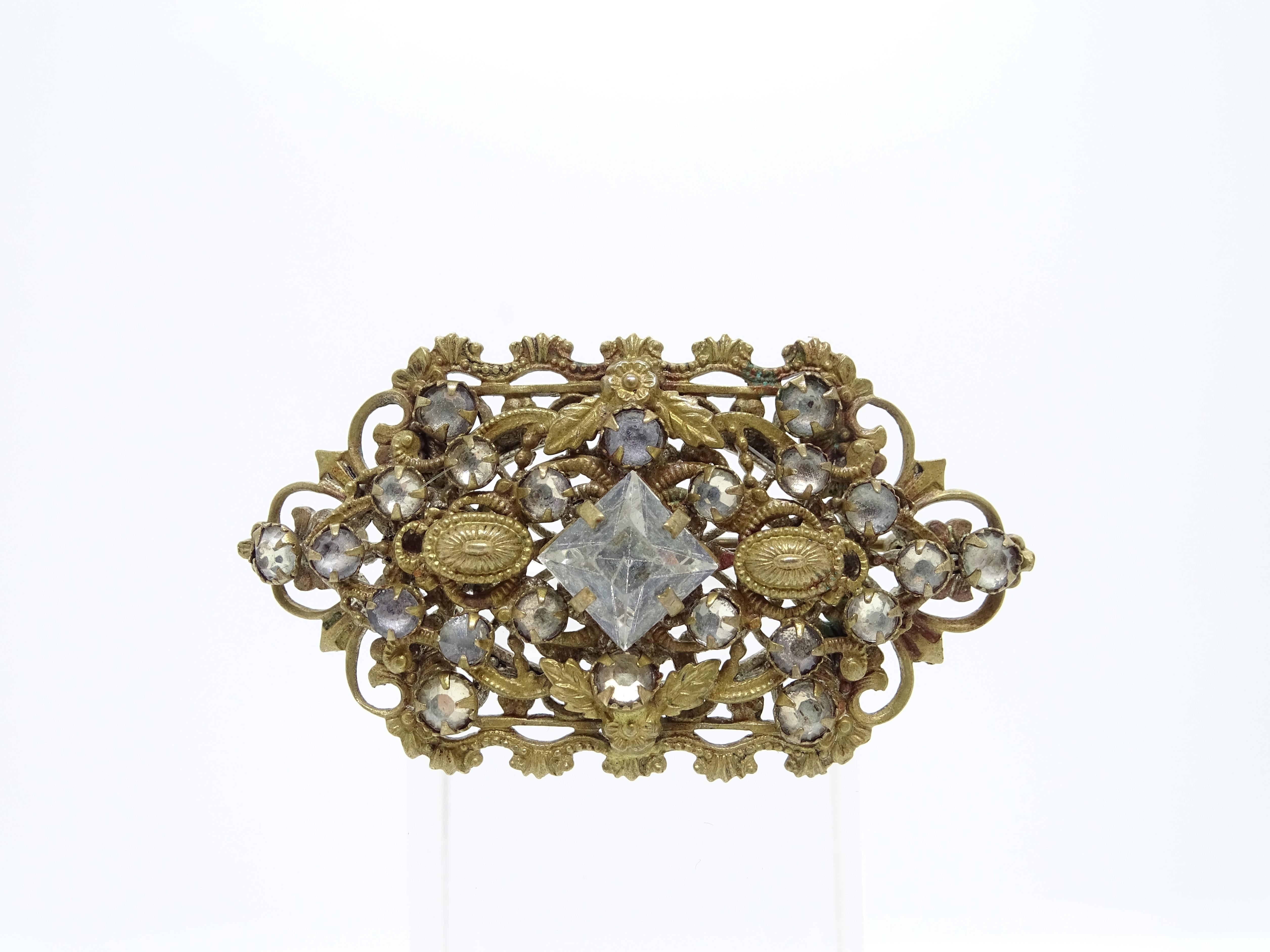French Antique brooch in gold metal and rock crystals For Sale 2
