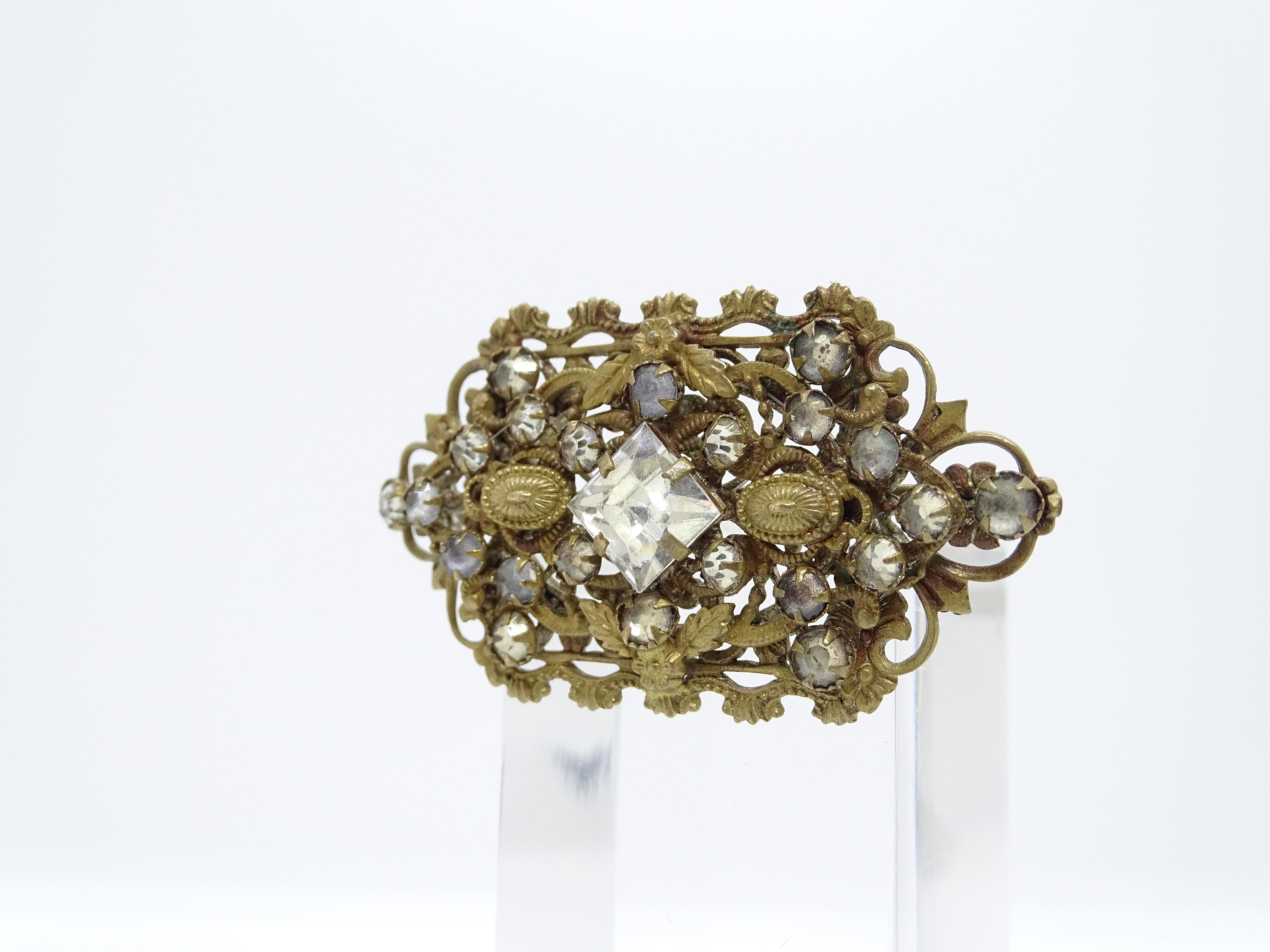 French Antique brooch in gold metal and rock crystals For Sale 4