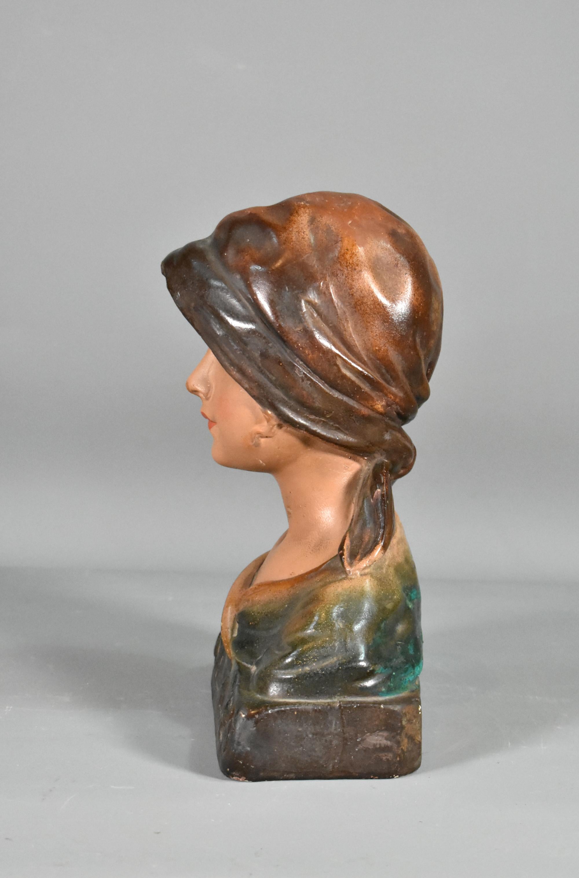 French Antique Bust of a Young Girl in Plaster In Good Condition For Sale In SAINTE-COLOMBE, FR