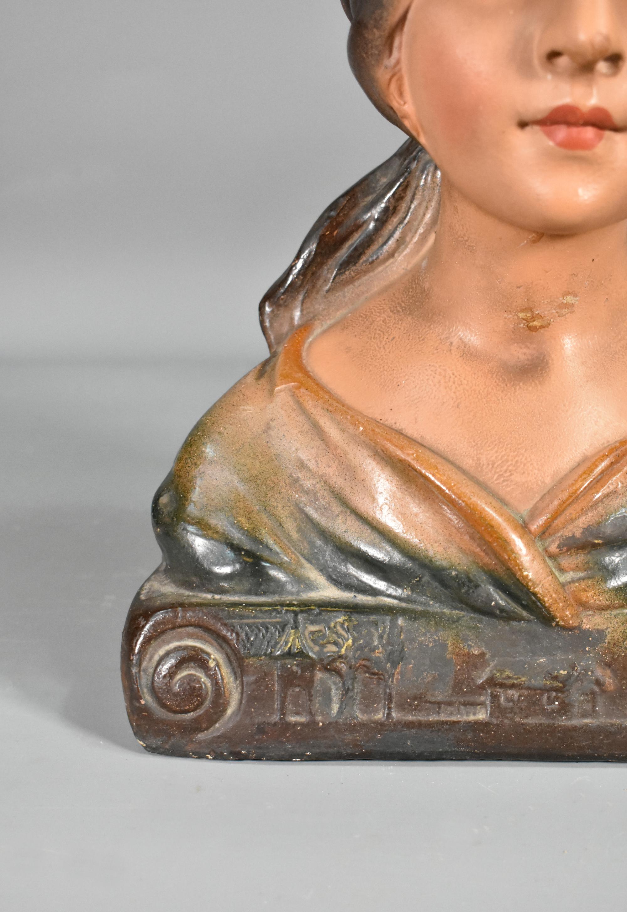 Peint Buste français ancien d'une jeune fille en plâtre en vente