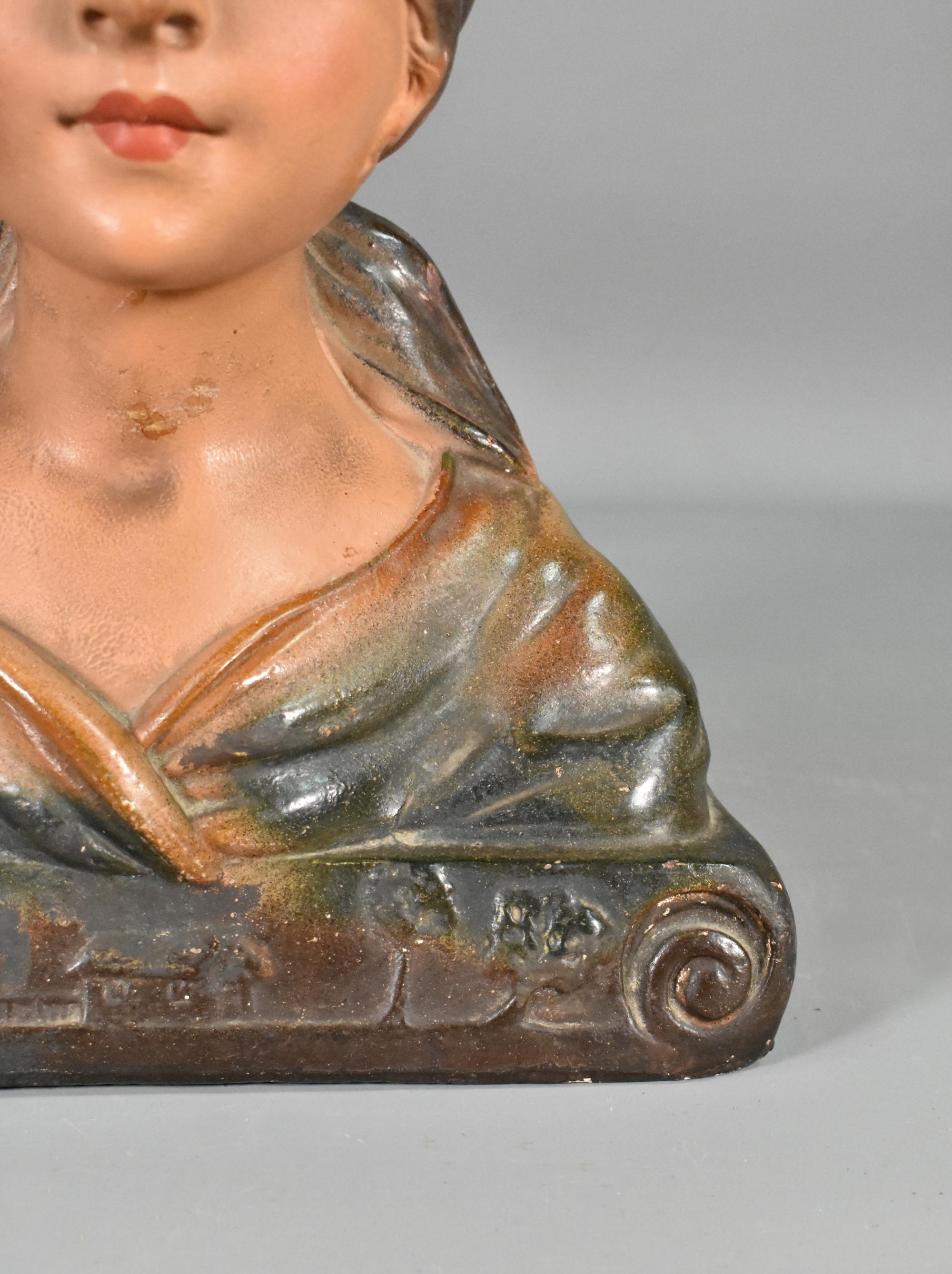 Buste français ancien d'une jeune fille en plâtre Bon état - En vente à SAINTE-COLOMBE, FR