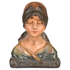 Buste français ancien d'une jeune fille en plâtre