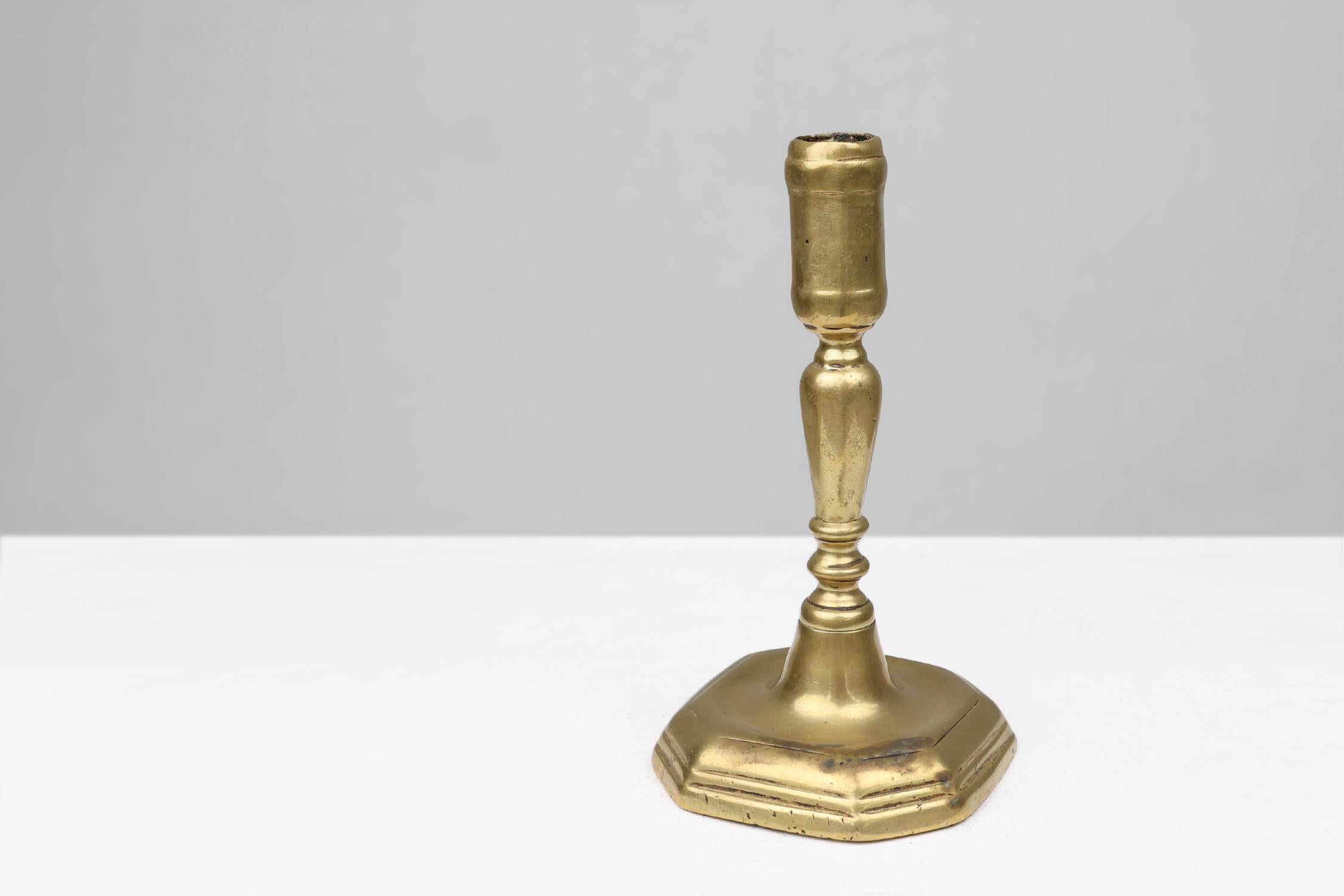 Fino al XVIII secolo Candeliere antico francese in bronzo, XVI secolo in vendita