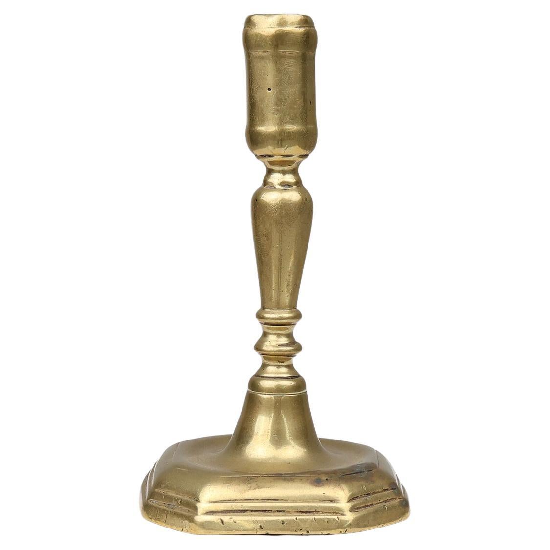Candelero antiguo francés de bronce, siglo XVI