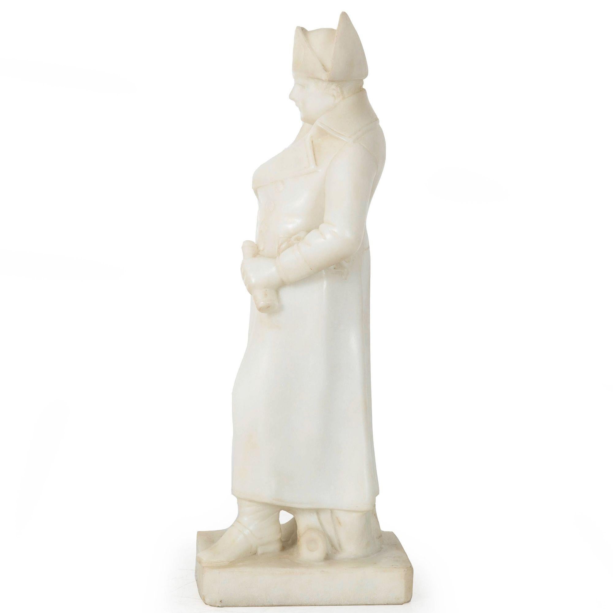 Sculpté Sculpture française ancienne en albâtre sculpté représentant Napoléon, 20 1/2 H en vente