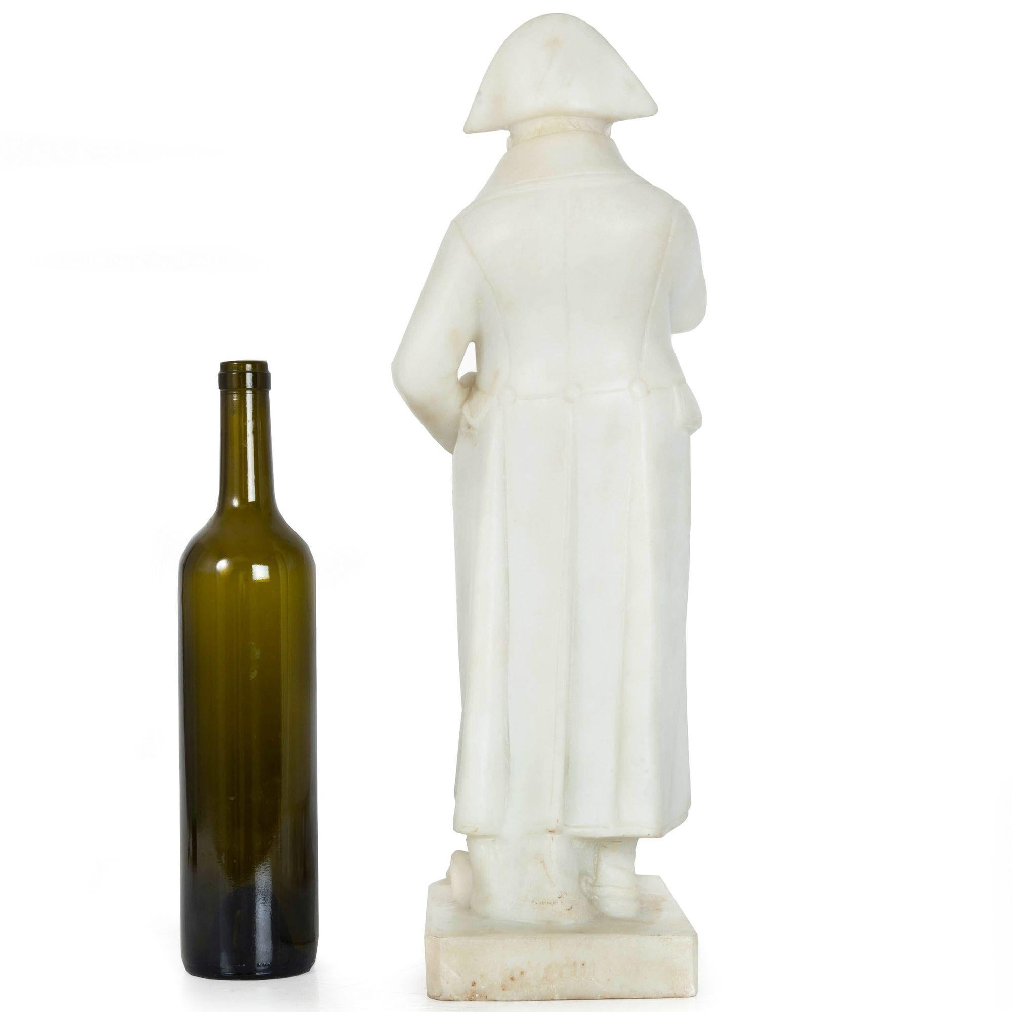 Sculpture française ancienne en albâtre sculpté représentant Napoléon, 20 1/2 H Bon état - En vente à Shippensburg, PA