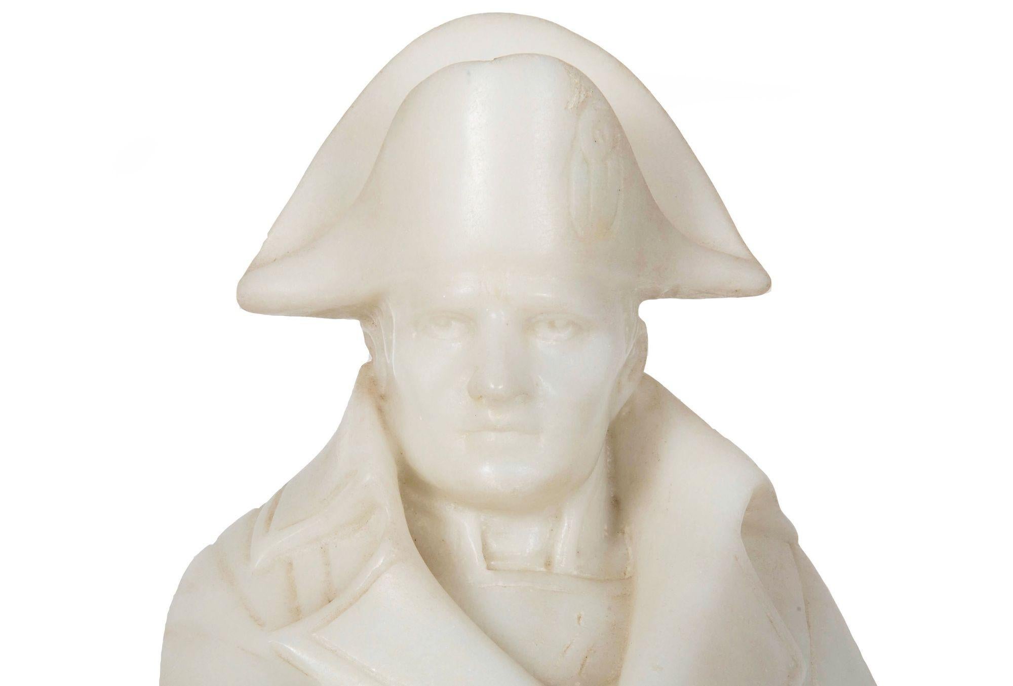 20ième siècle Sculpture française ancienne en albâtre sculpté représentant Napoléon, 20 1/2 H en vente
