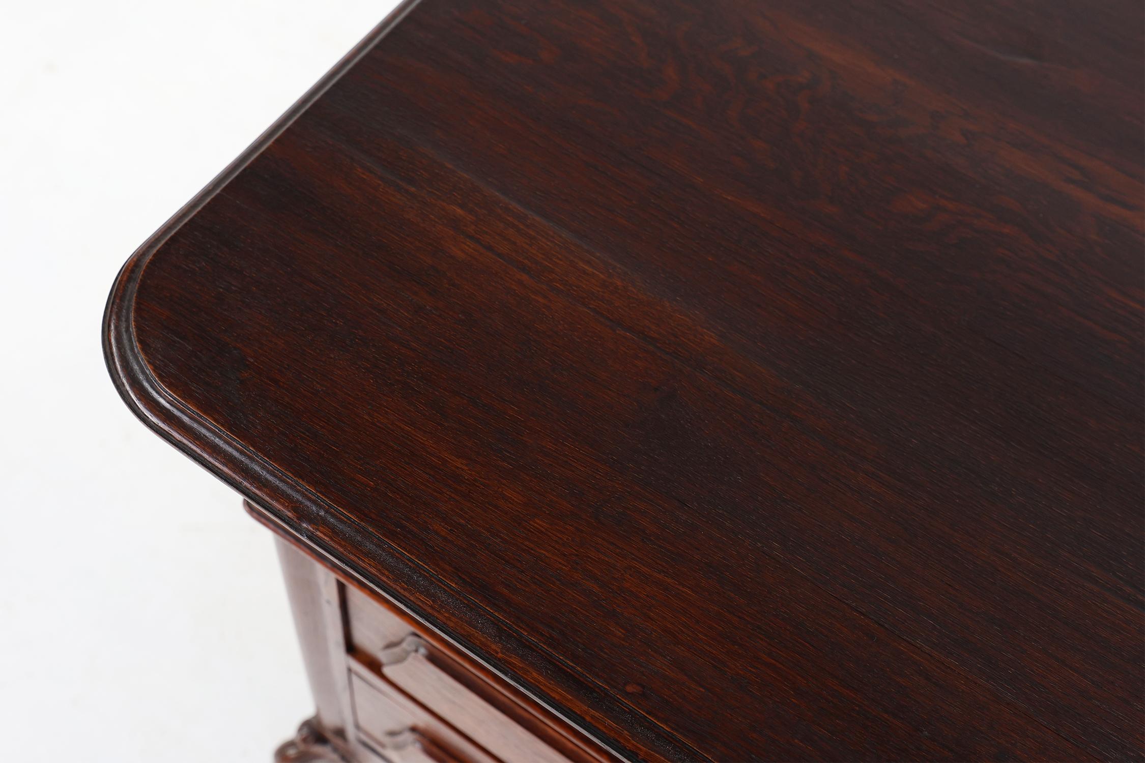 Cassettiera francese in rovere intagliato Antique French in vendita 7