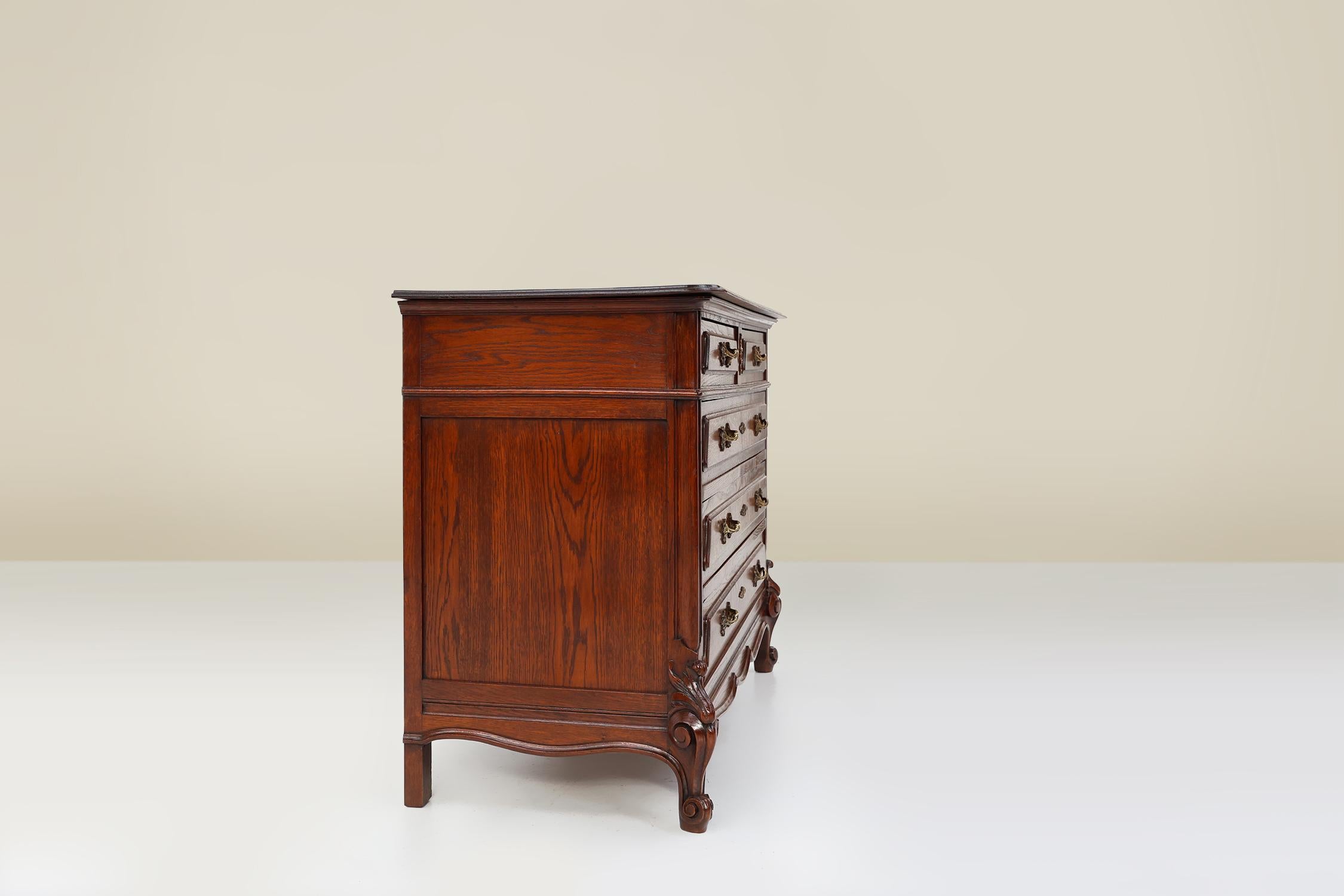Cassettiera francese in rovere intagliato Antique French in vendita 8