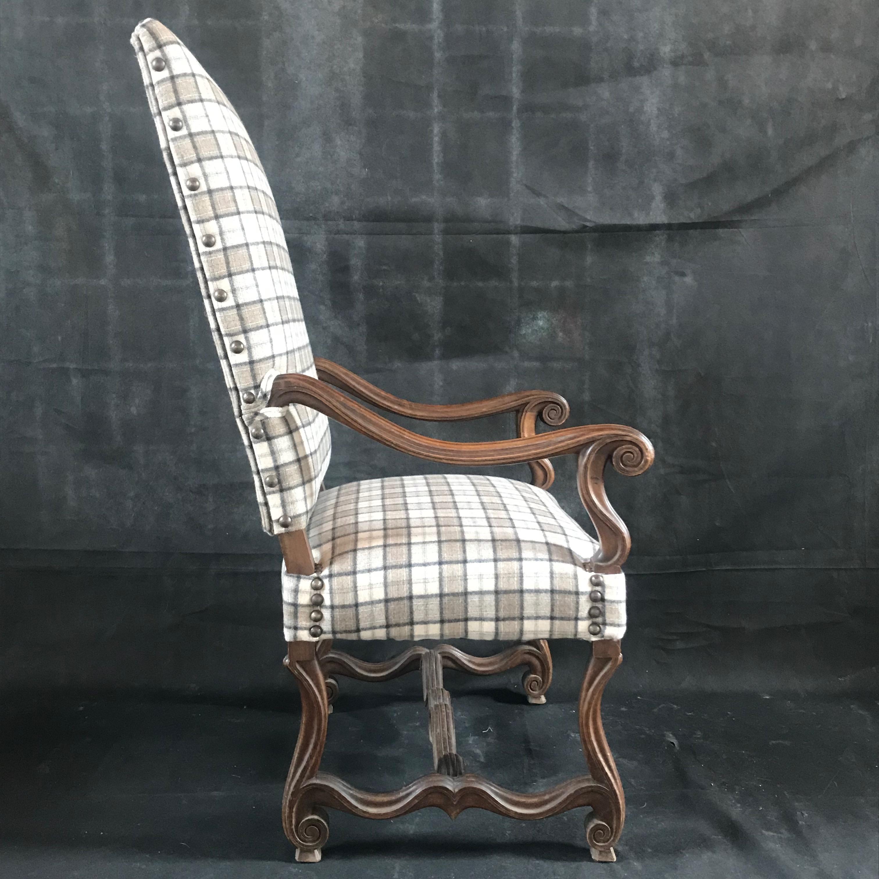 Stunning Louis XV throne like armchair having very handsome carved walnut arms and base with curlicues at the ends and a gorgeous fleur di lis-eque stretcher underneath. Newly updated with black, white and grey Tartan upholstery.