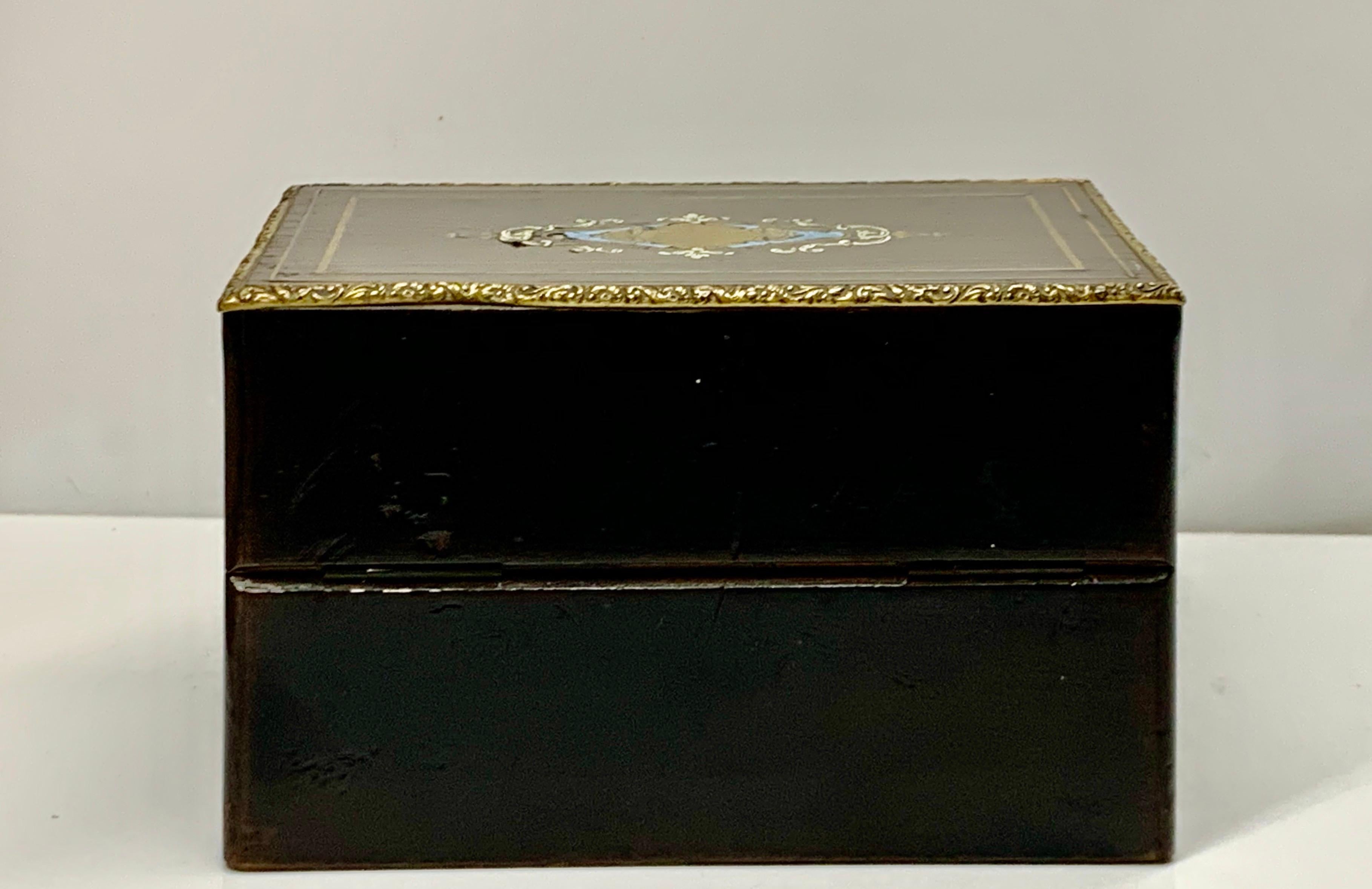 French Antique Casket with Four Baccarat Perfume Scent Bottles For Sale 2