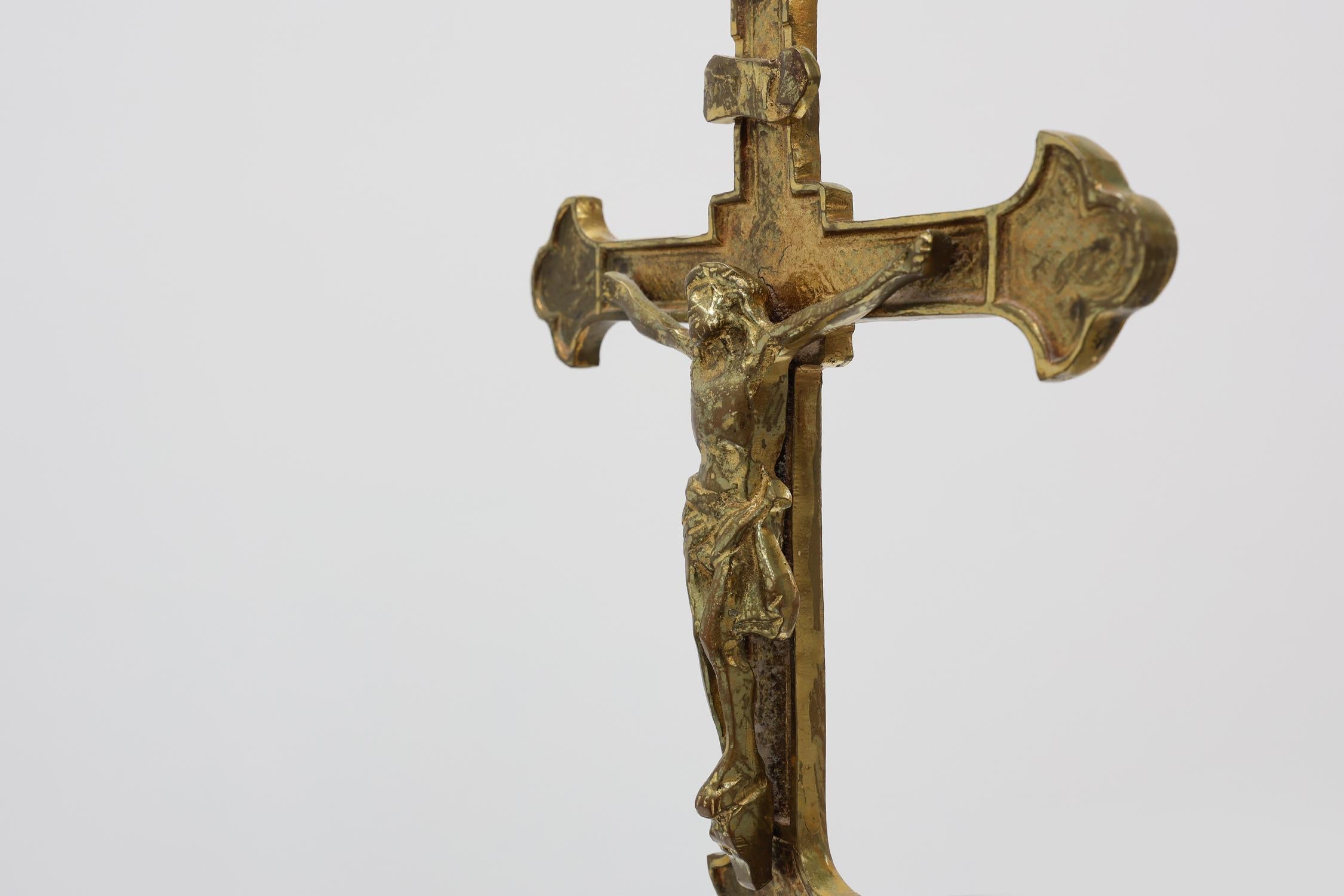 Early 20th Century French Antique Catholic Alter or table Crucifix in cast copper, 1900s For Sale