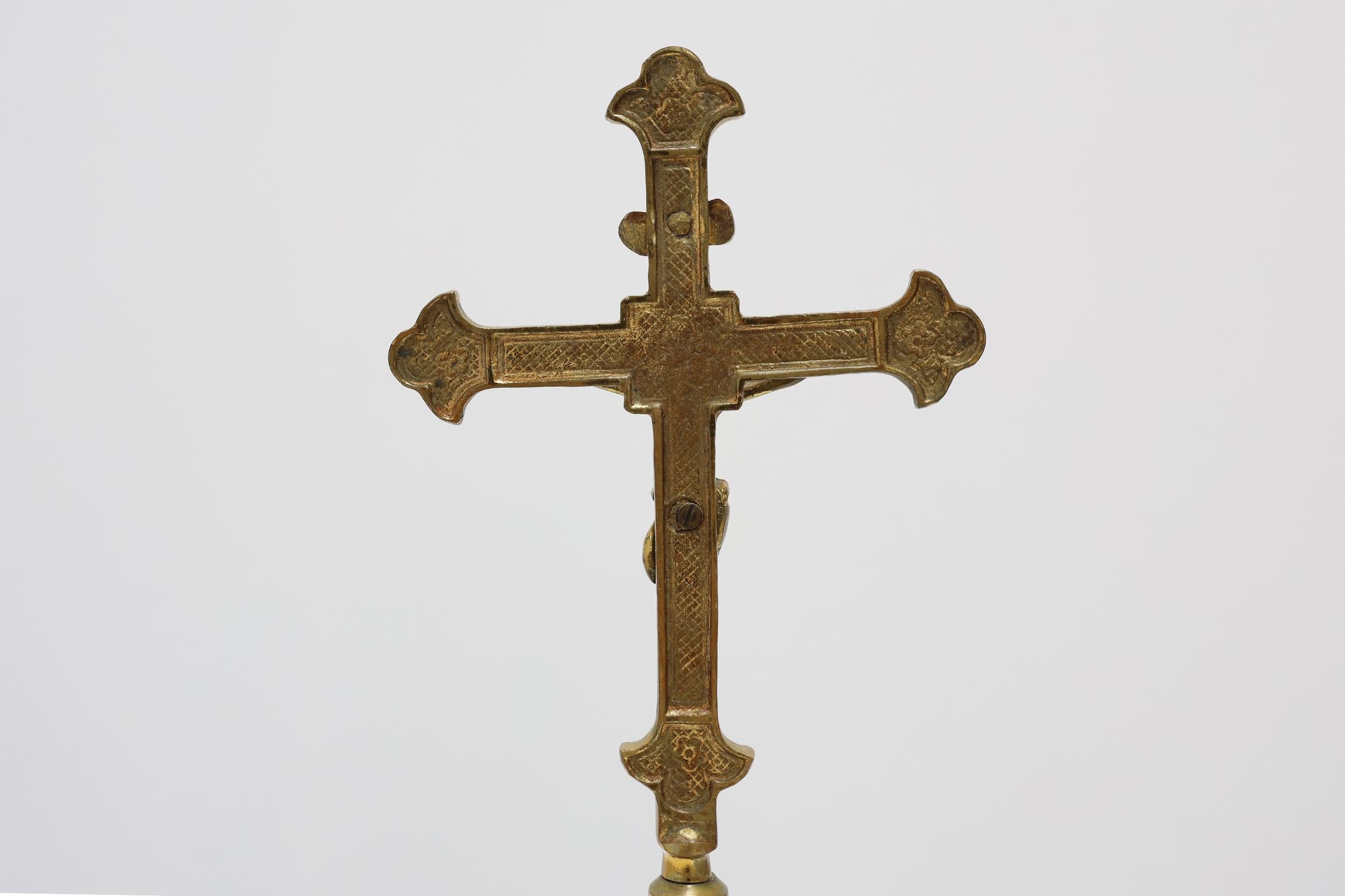 French Antique Catholic Alter or table Crucifix in cast copper, 1900s For Sale 2