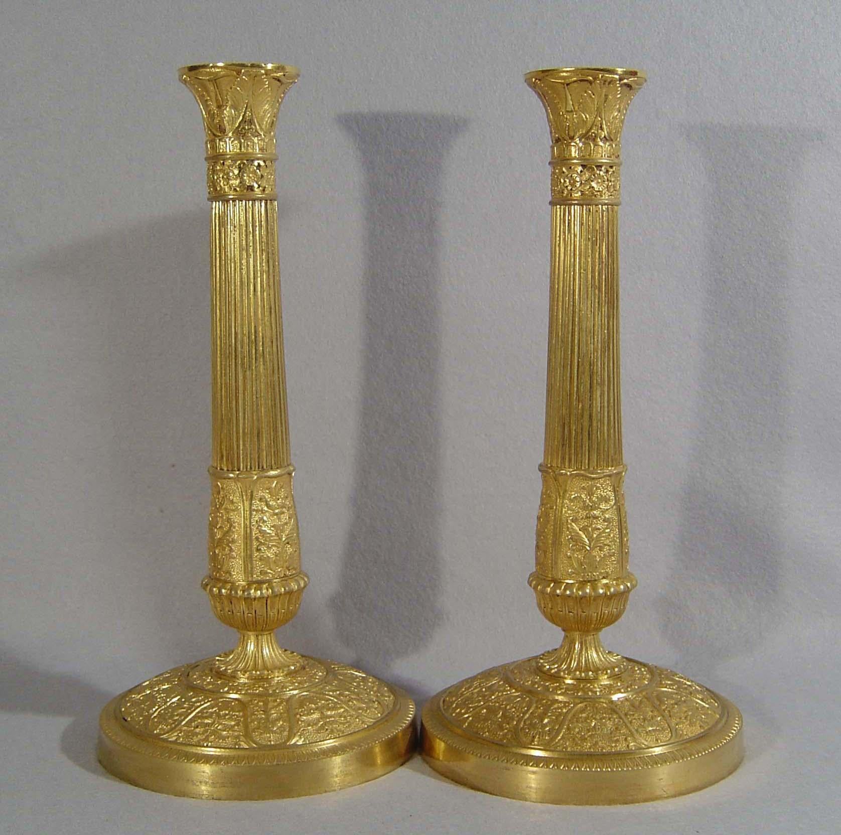 Französisch Antike Charles X Paar Ormolu Kerzenständer im Zustand „Gut“ im Angebot in London, GB