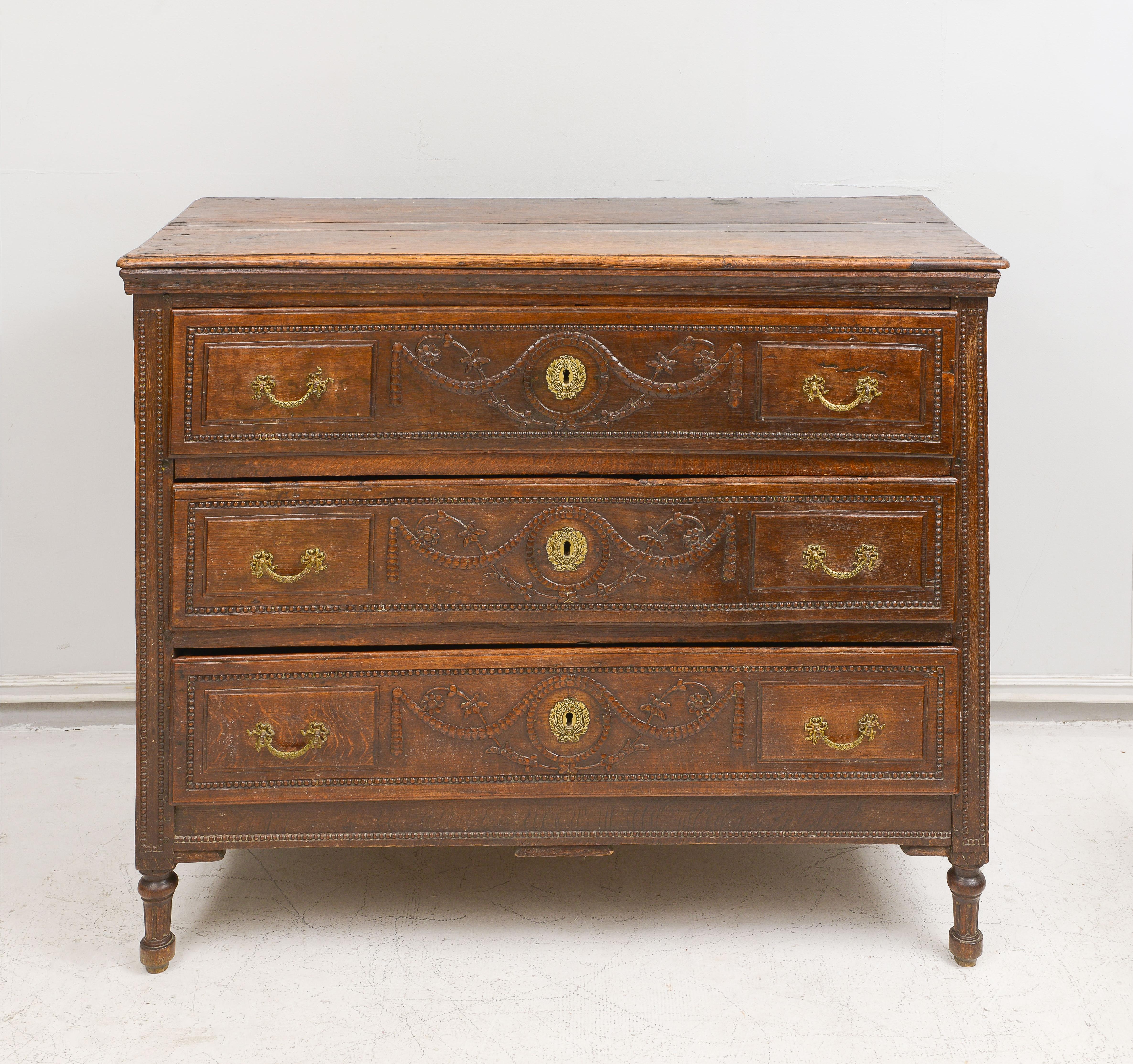 French Antique Chest of Drawers/ Commode with Hand-Carved Swags In Good Condition In New York, NY