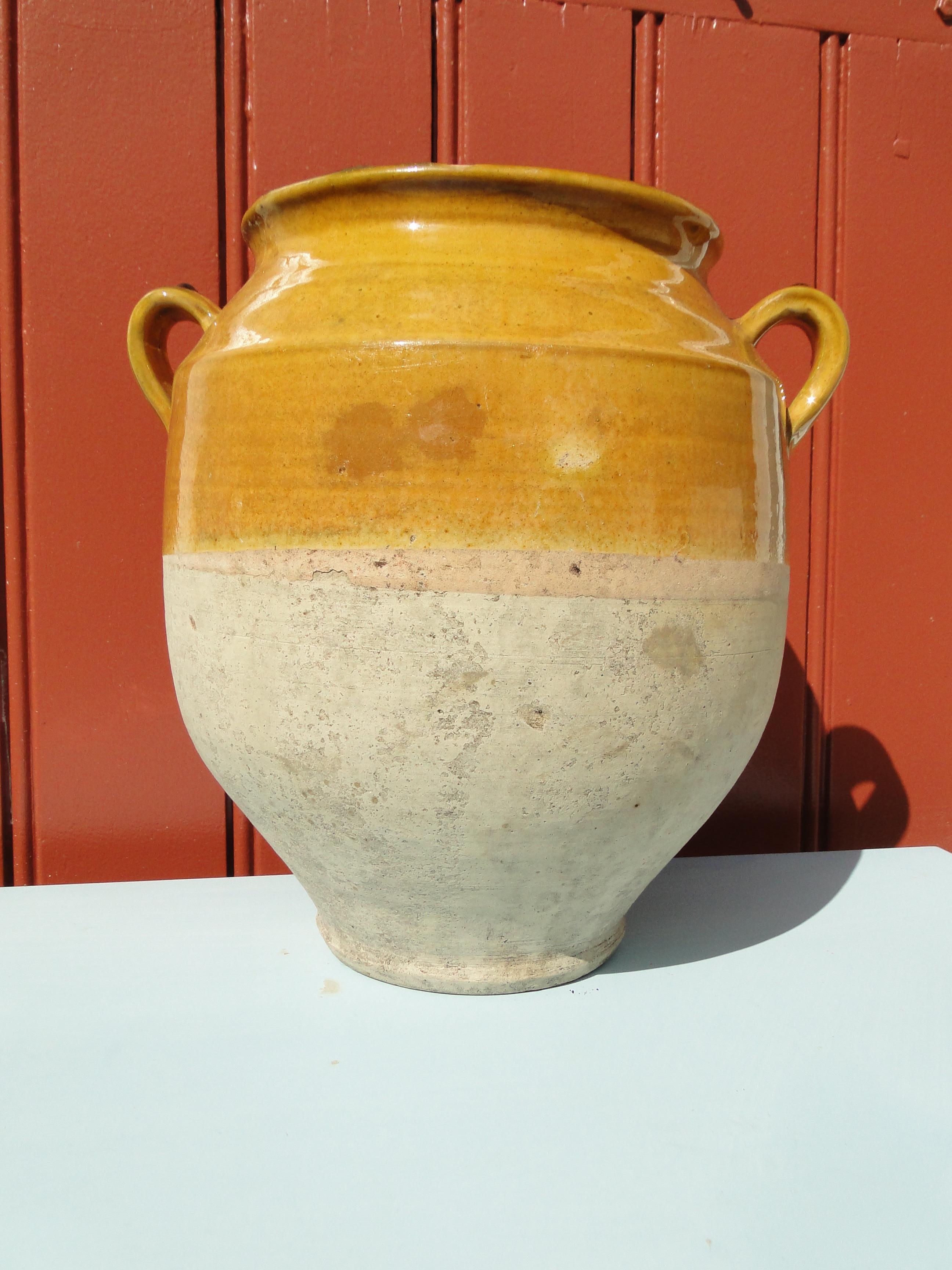 A rustic French confit pot from the late nineteenth / early twentieth-century.

Originally used for storing preserves.

This would make a lovely addition to a collection of antique pottery.

Condition and wear consistent with age and use.

Good