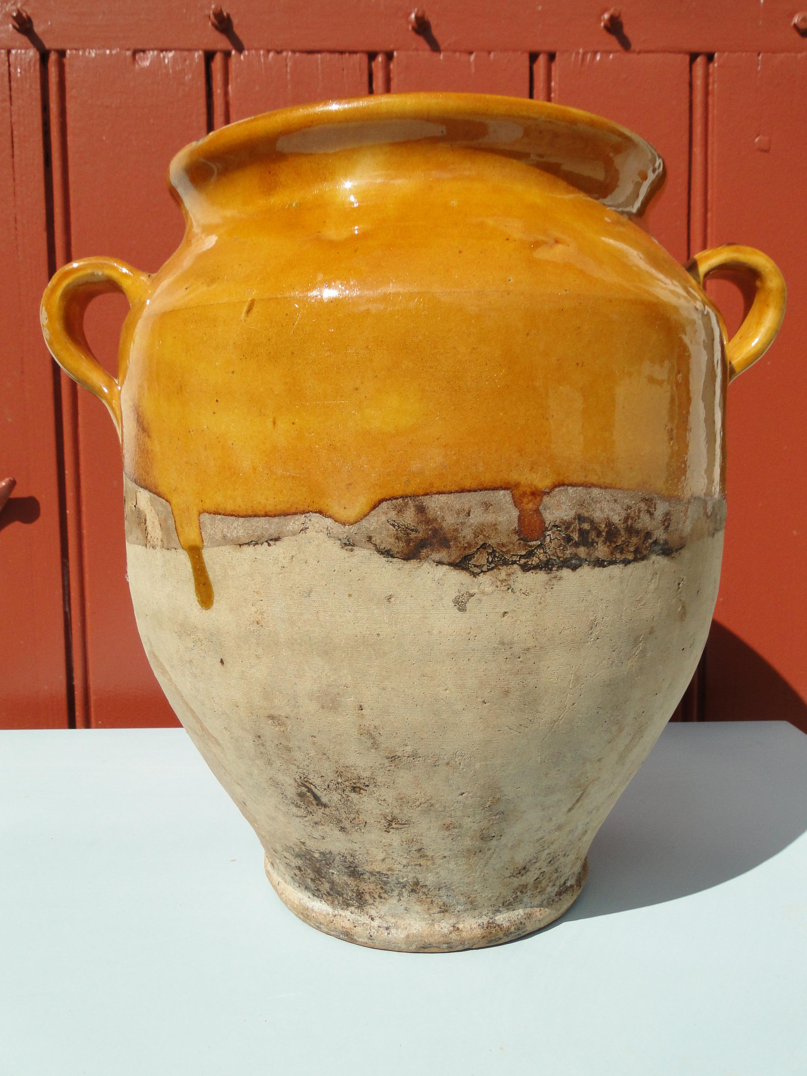 A rustic French confit pot from the late nineteenth / early twentieth-century.

Originally used for storing preserves.

This would make a lovely addition to a collection of antique pottery.

Condition and wear consistent with age and use.

Good