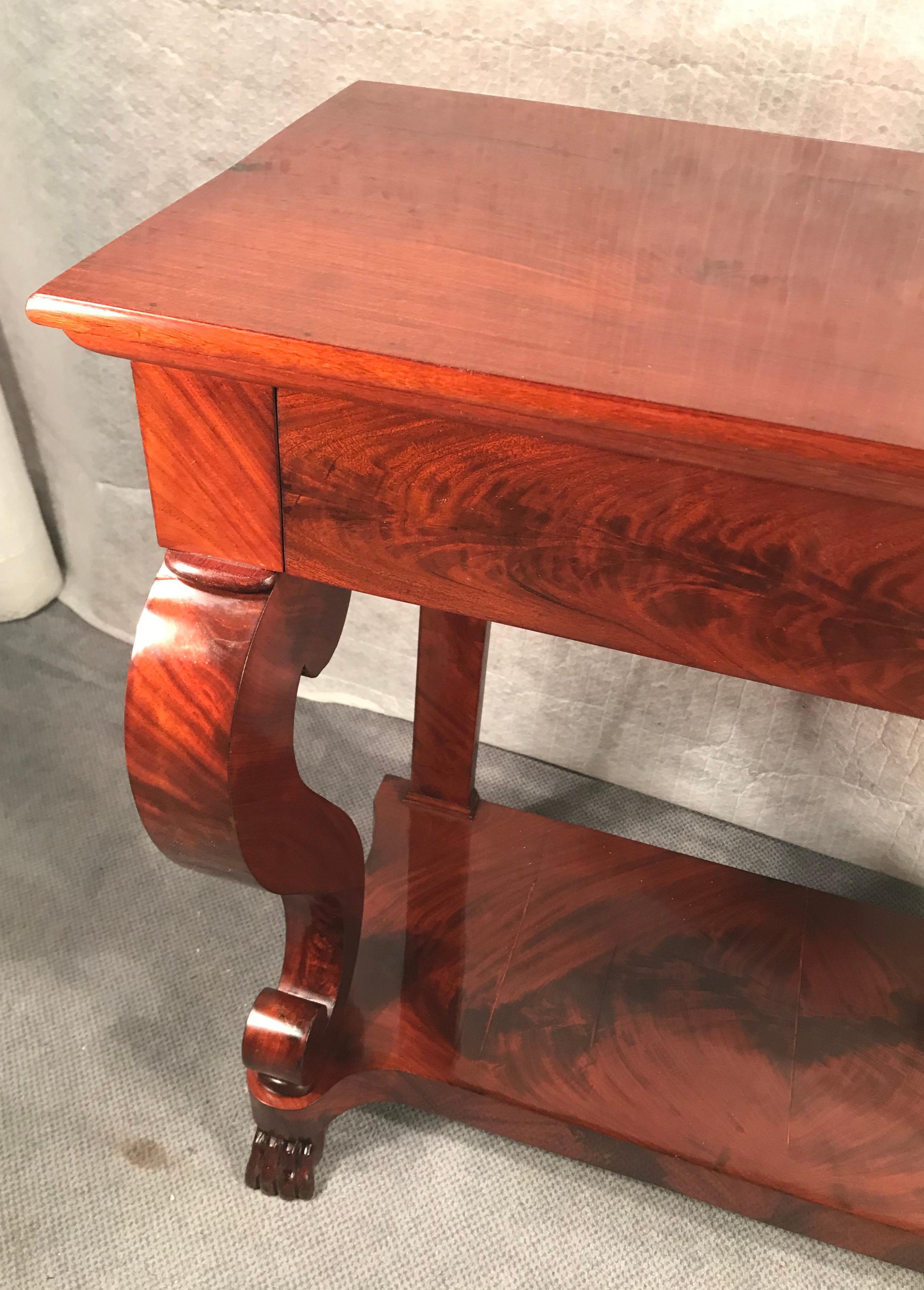 French antique console table, Restoration Period 1815-1820.
This elegant yet unpretentious console table is a typical example of the French Restoration period. This was the period following the reign of Napoleon. 
The console table has in-curving