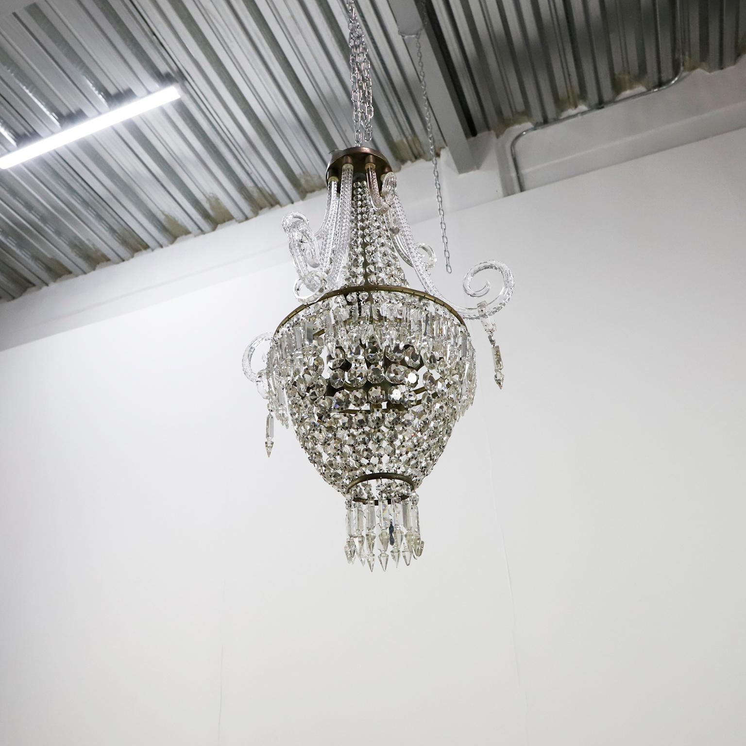 French Antique Crystal “Basket” Chandelier by Baccarat In Good Condition In Mexico City, CDMX