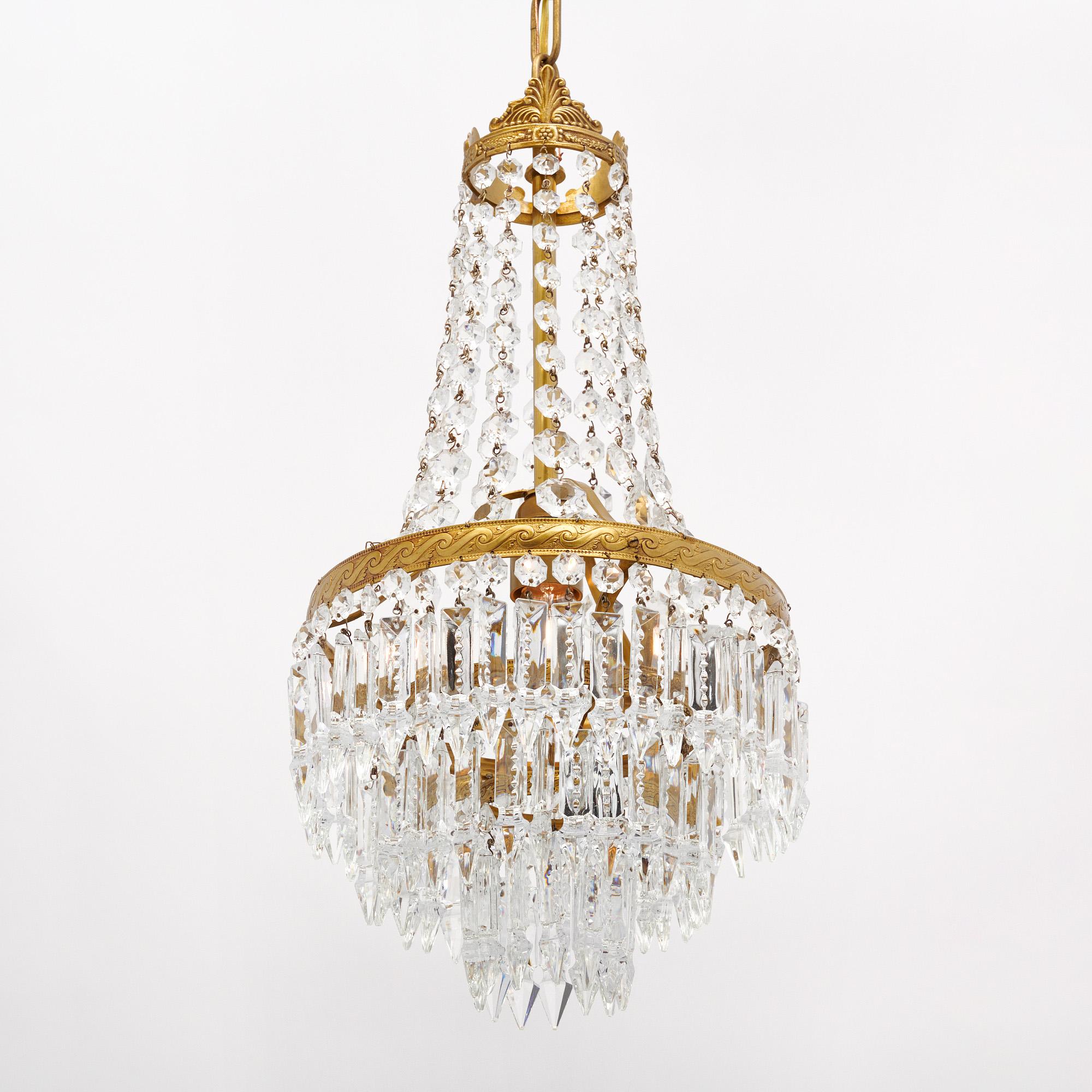 Français Lustre en cristal Antique French en vente
