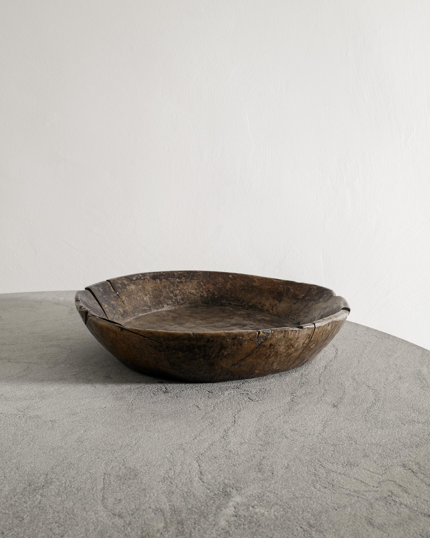 Artisanat Bol ancien en bois de chêne brun foncé produit en France au début des années 1800 en vente