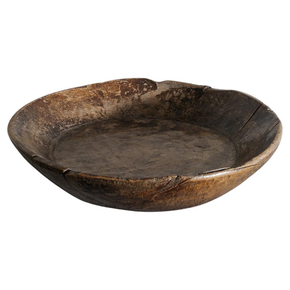 Bol ancien en bois de chêne brun foncé produit en France au début des années 1800 en vente