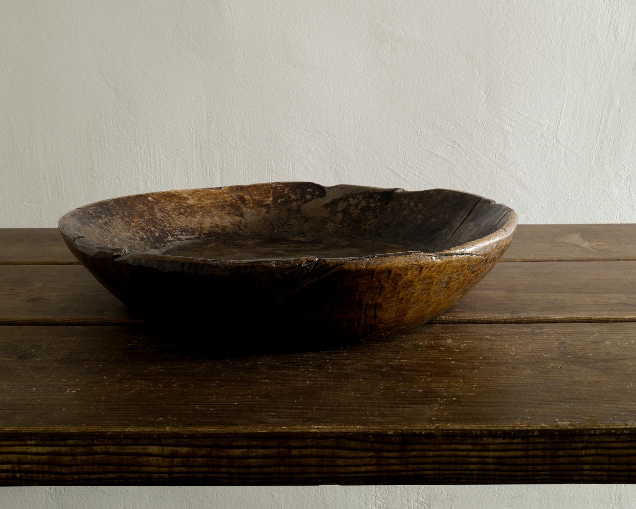 French Antique Dark Brown Wooden Bowl Tray in Oak Produced in France Early 1800s For Sale 1