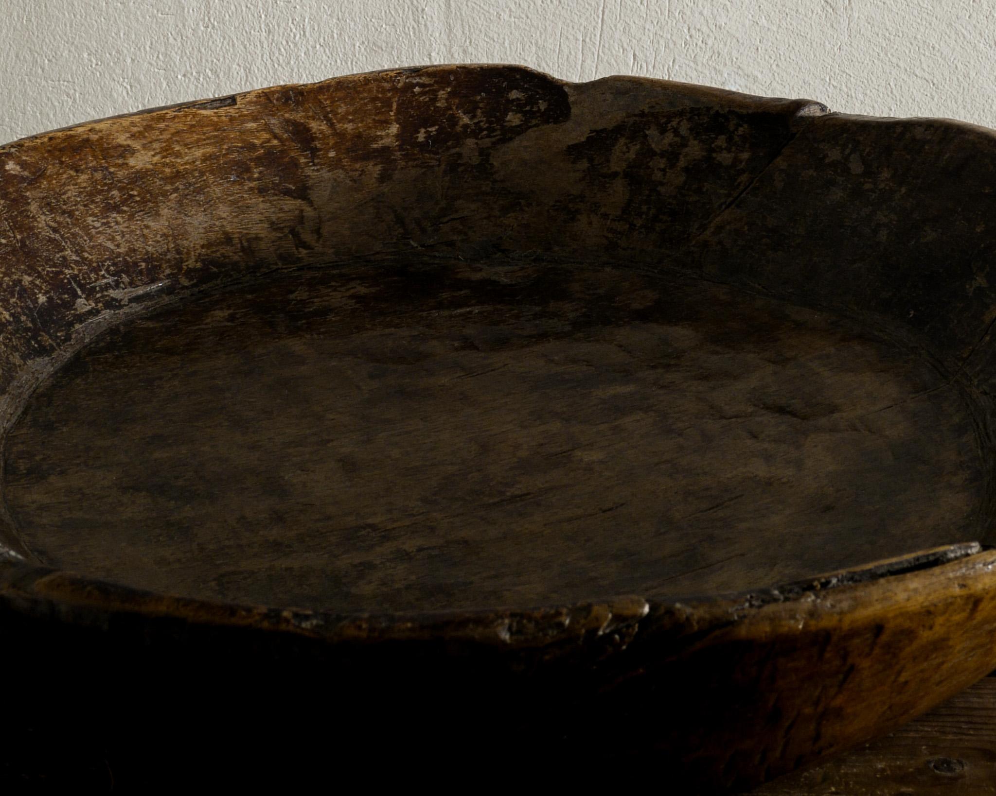 French Antique Dark Brown Wooden Bowl Tray in Oak Produced in France Early 1800s For Sale 2