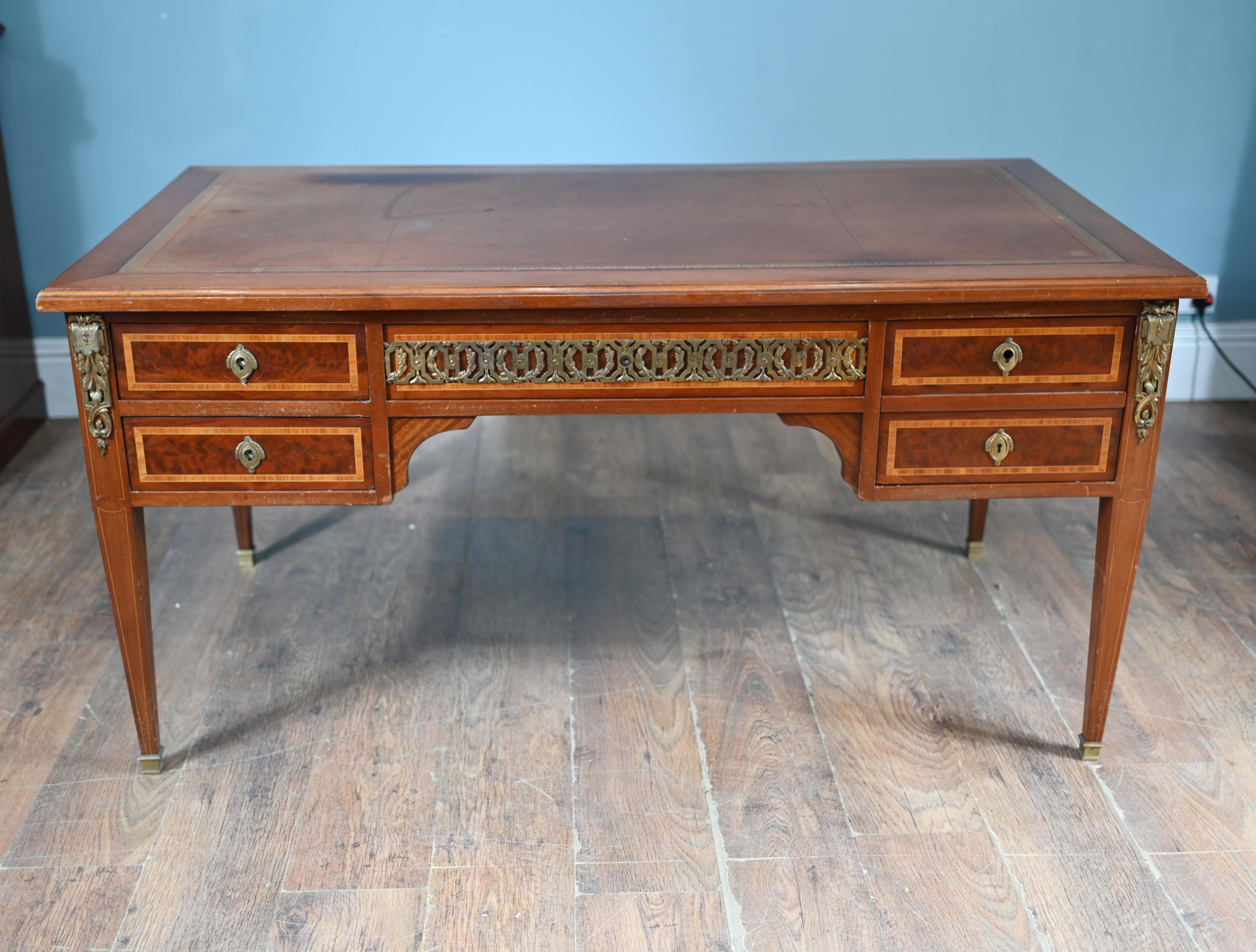 Stile provenzale Antique French Desk Directoire Bureau Plat 1880 in vendita