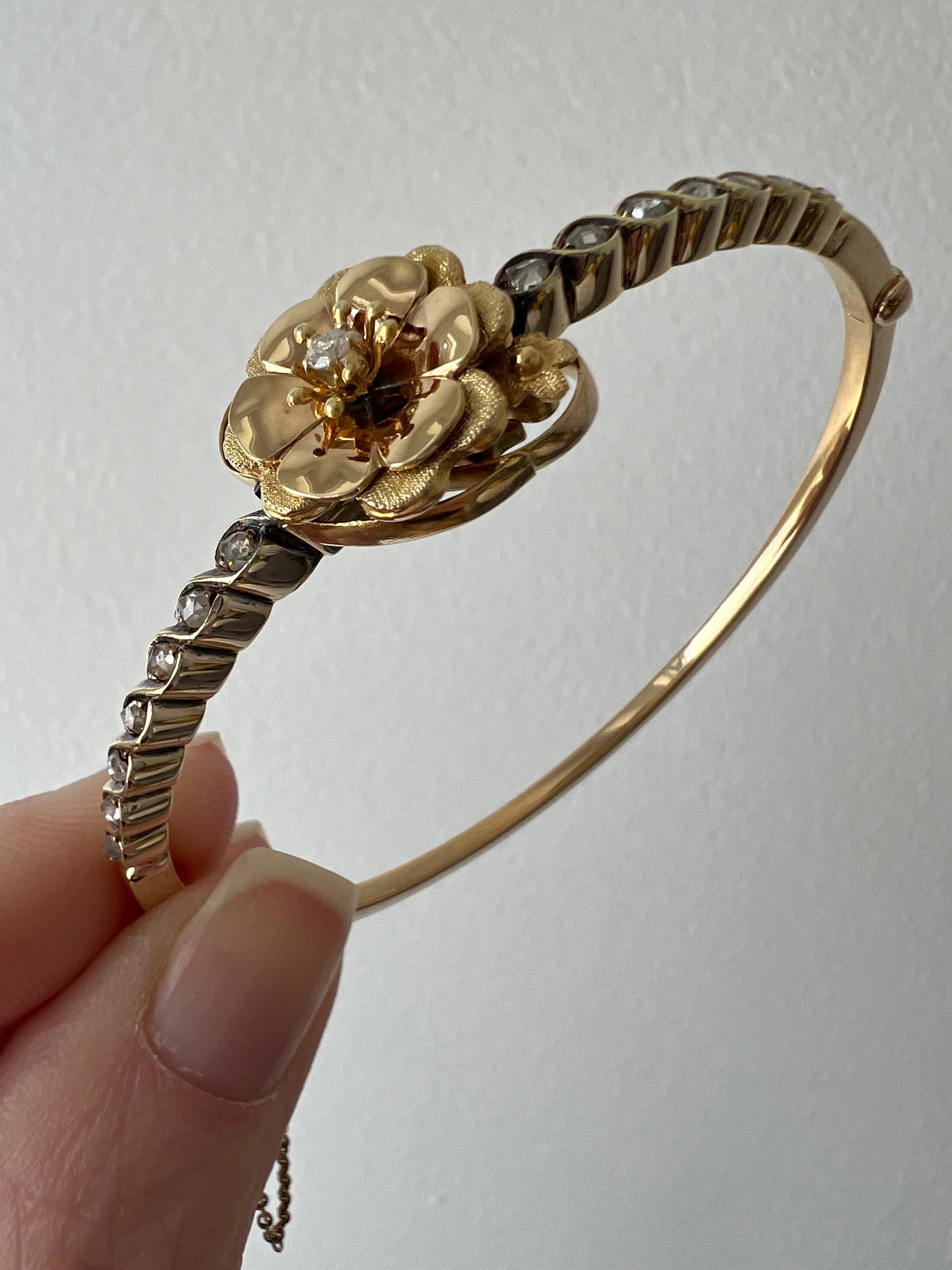 Women's or Men's French Antique Diamond 18K Yellow Gold Hinged Floral Bangle Bracelet. For Sale
