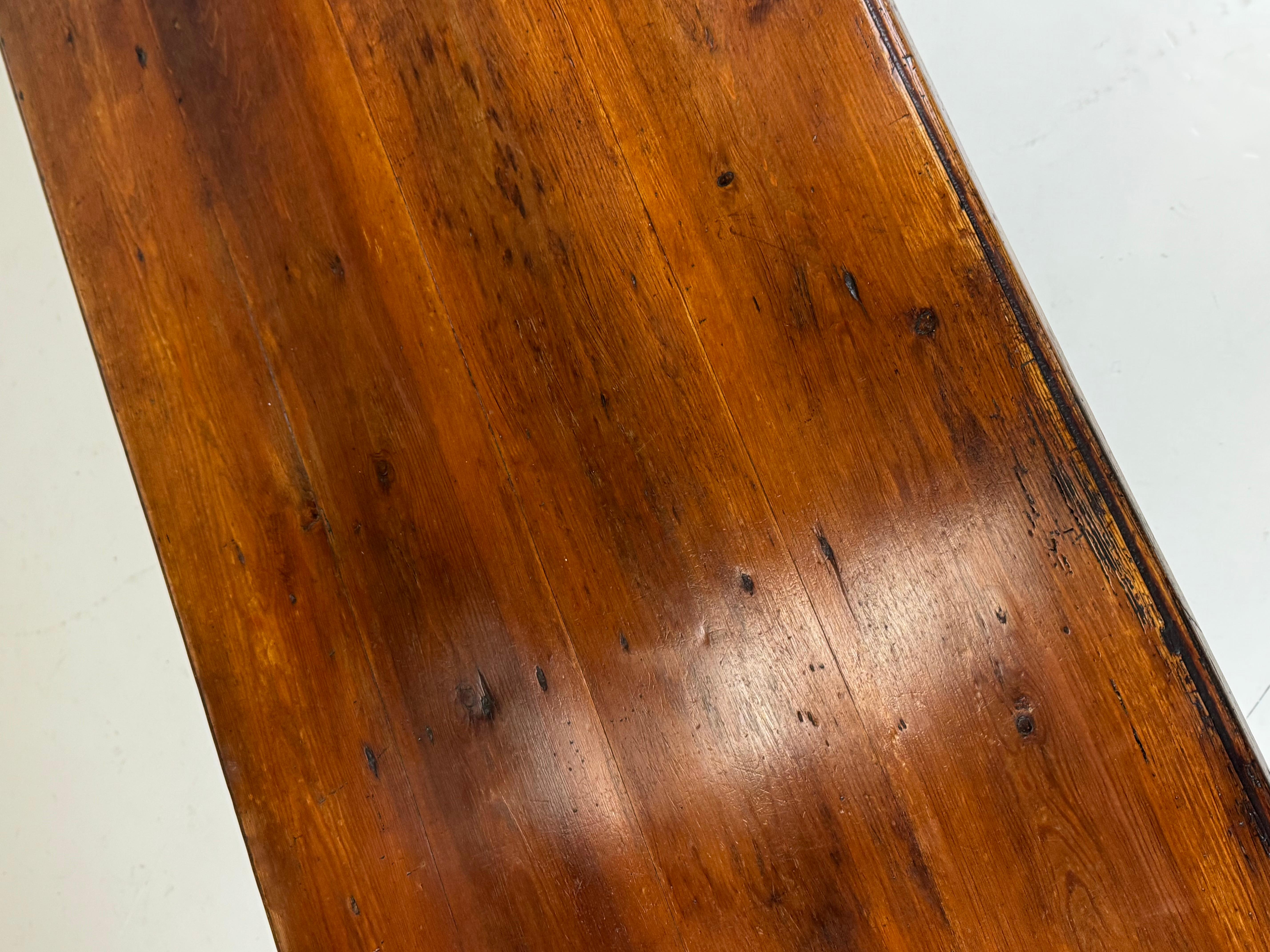 Very neat French farmhouse dining table.
235 cm long. Tabletop appears to be pine, with oak legs.
Originally from France, circa 1800.

Table is very sturdy and solid. With drawers at the ends and sides.

Dimensions: 235L x 76W x 78H cm