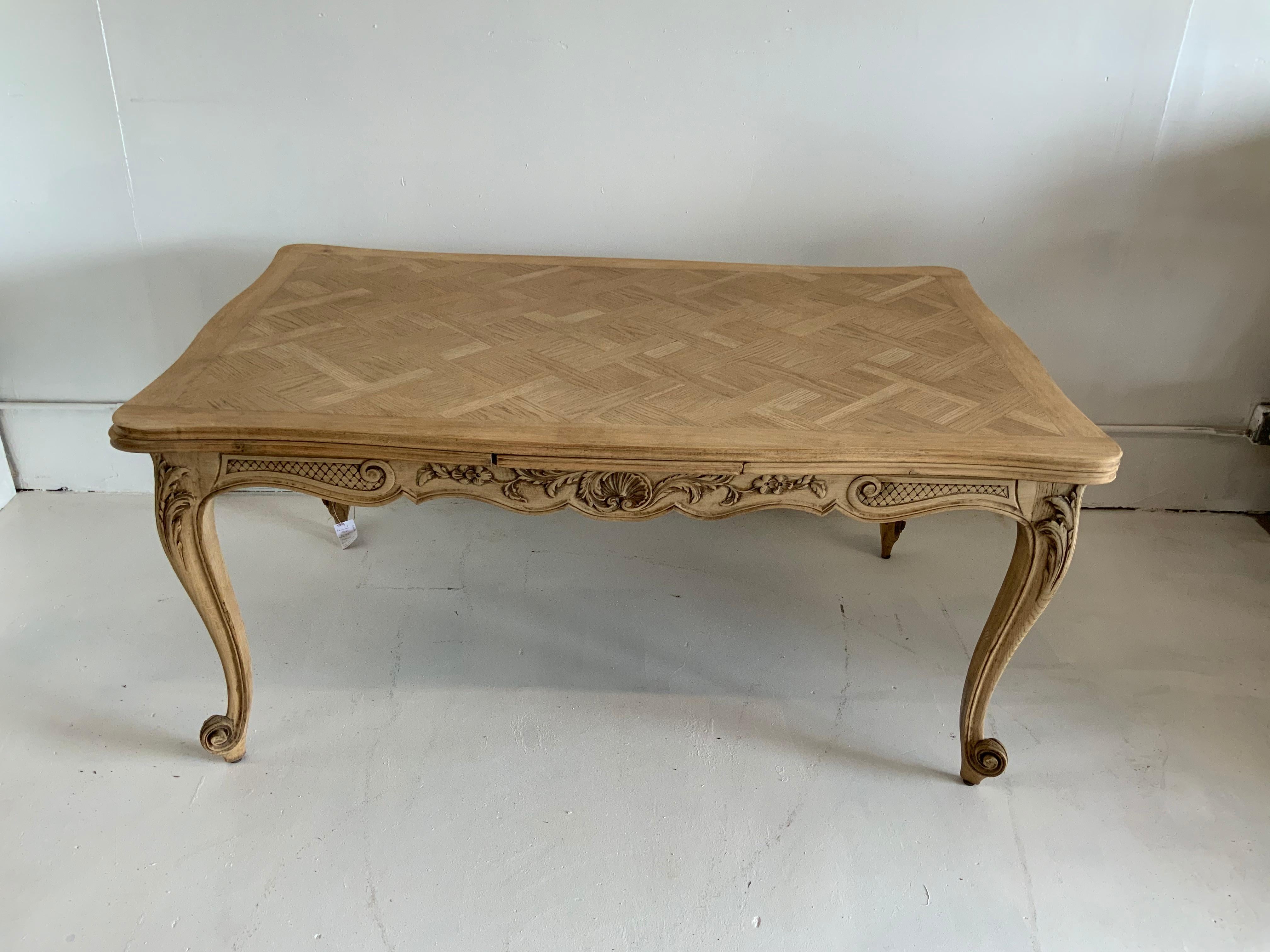 antique dining table with leaves that pull out