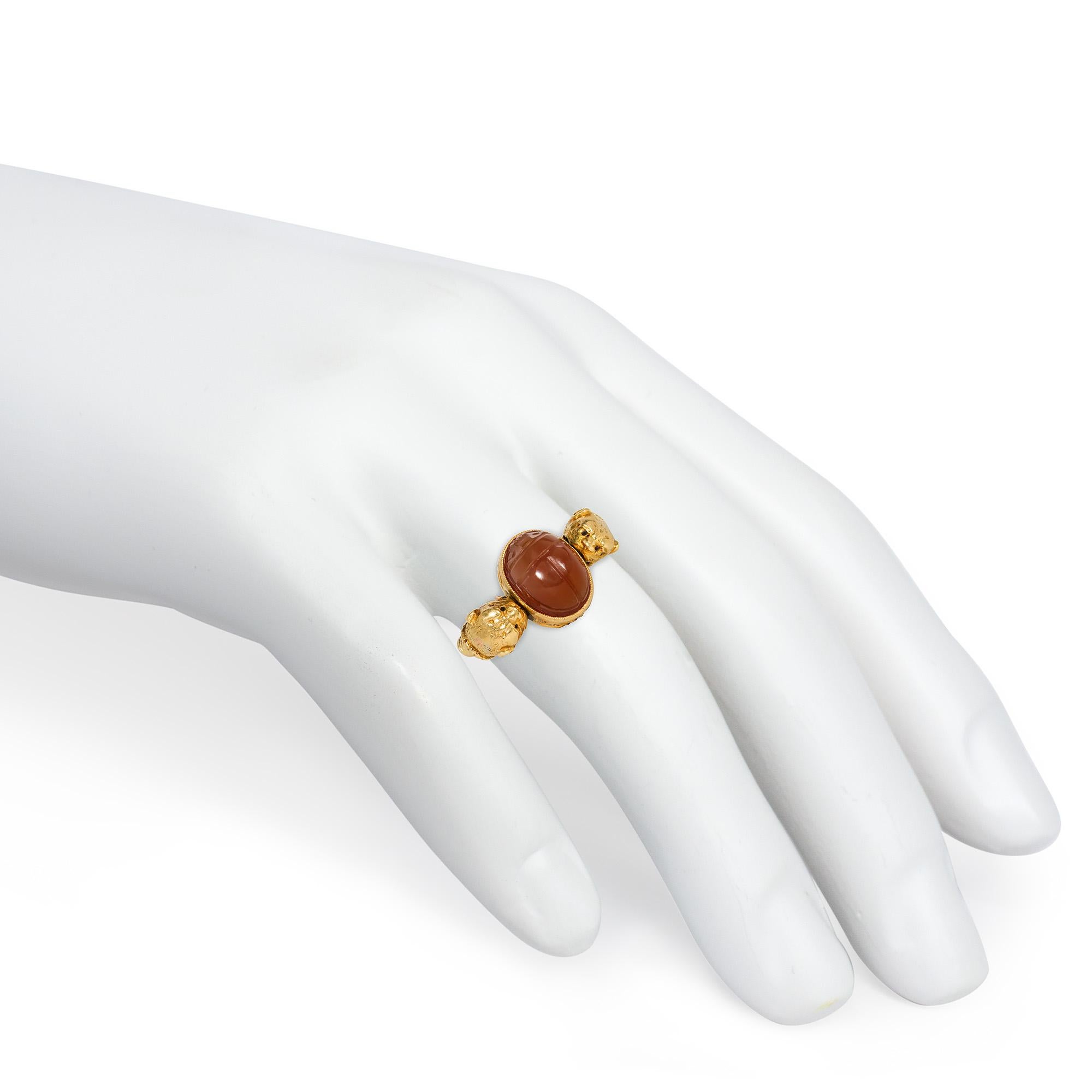 French Antique Egyptian Revival Gold and Carnelian Scarab Ring with Lion Heads For Sale 1