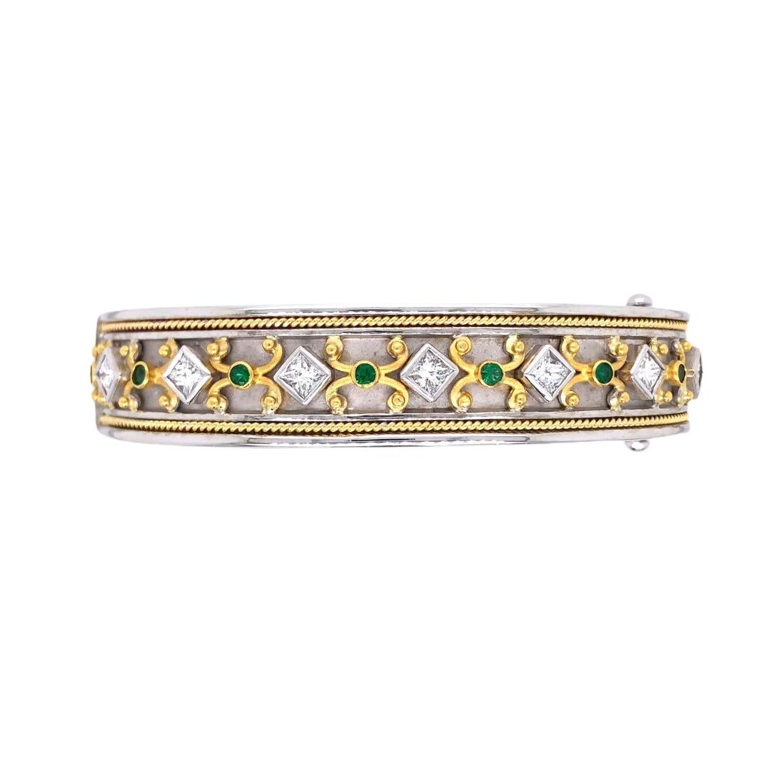 French Antique Emerald Diamond Bangle in 18 Karat Yellow White Gold, circa 1970 For Sale 2