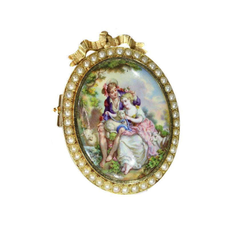 French Antique Enamel Miniature & Pearl 18 Karat Yellow Gold Set Earrings Brooch In Excellent Condition In Antwerp, BE