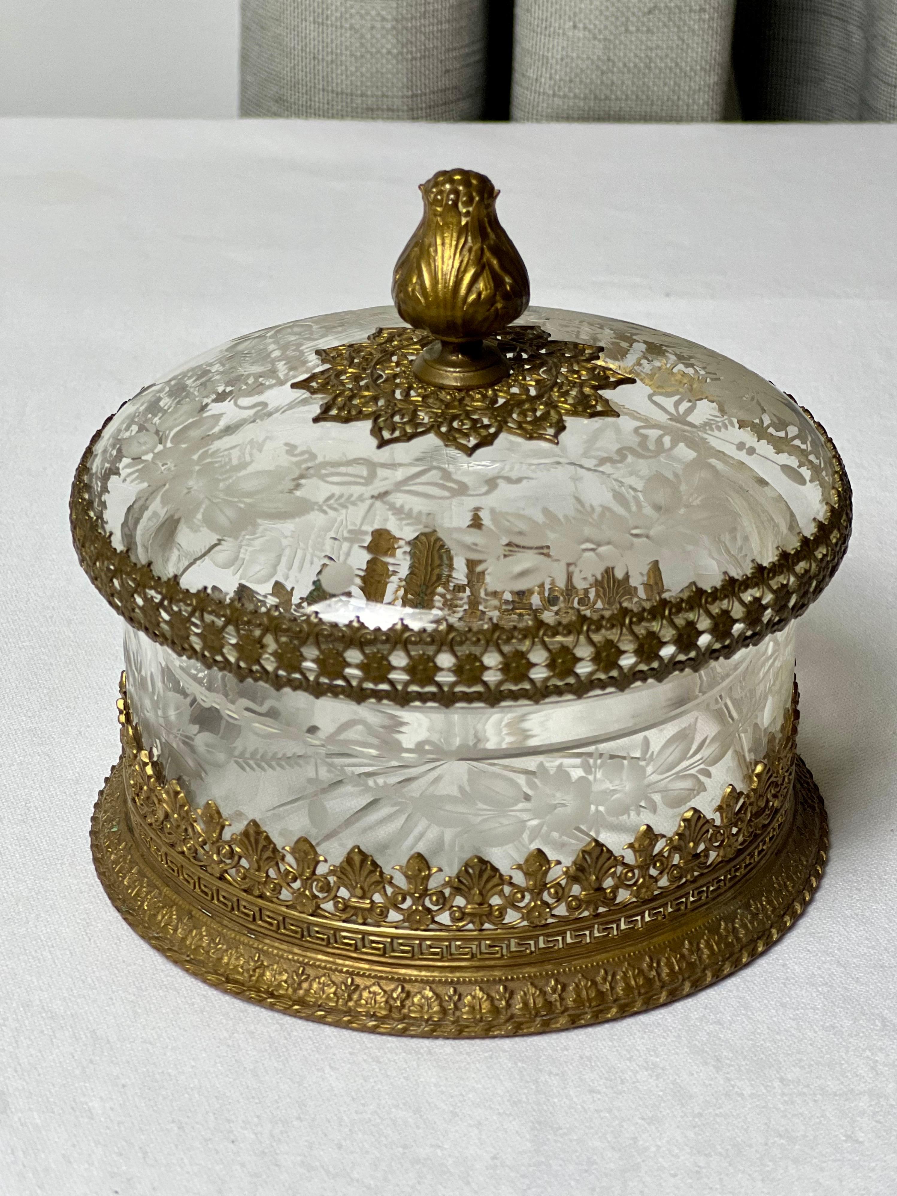 French Antique Etched and Faceted Crystal Lidded Boxes with Bronze Ormolu, Pair For Sale 3