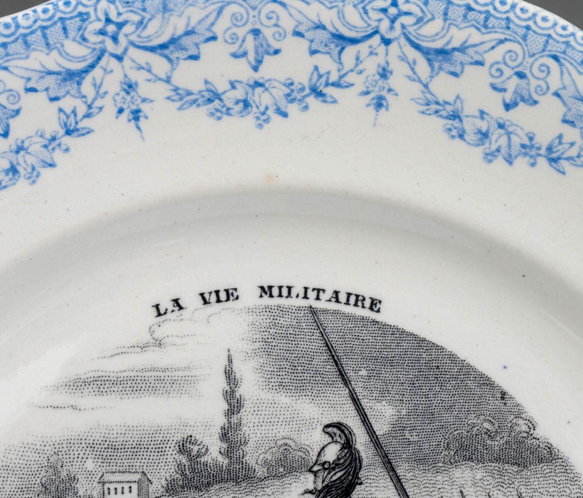 Antike französische Fayence-Teller, 30 im Angebot 10