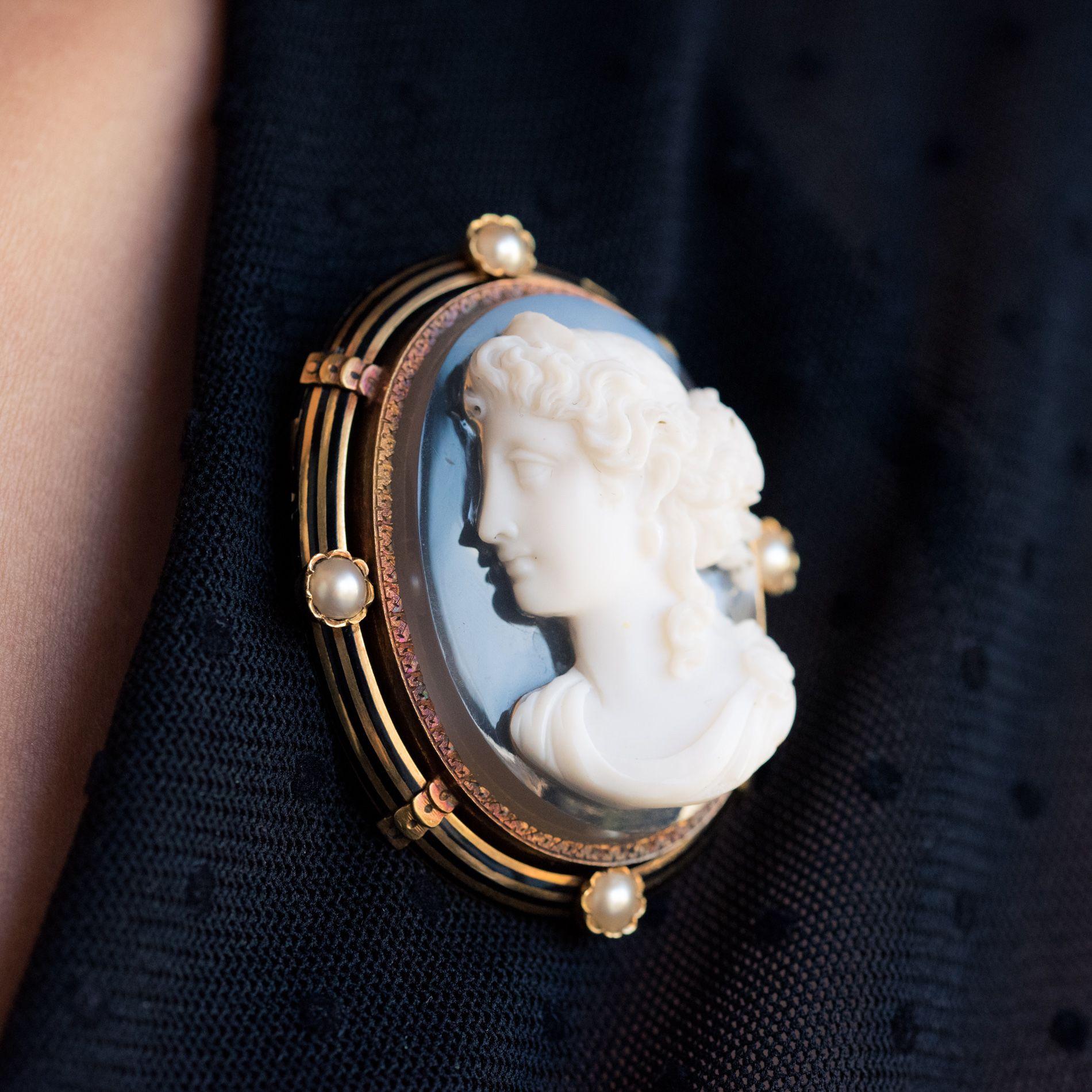 Napoleon III French Antique Fine Pearls and Agate Cameo Brooch