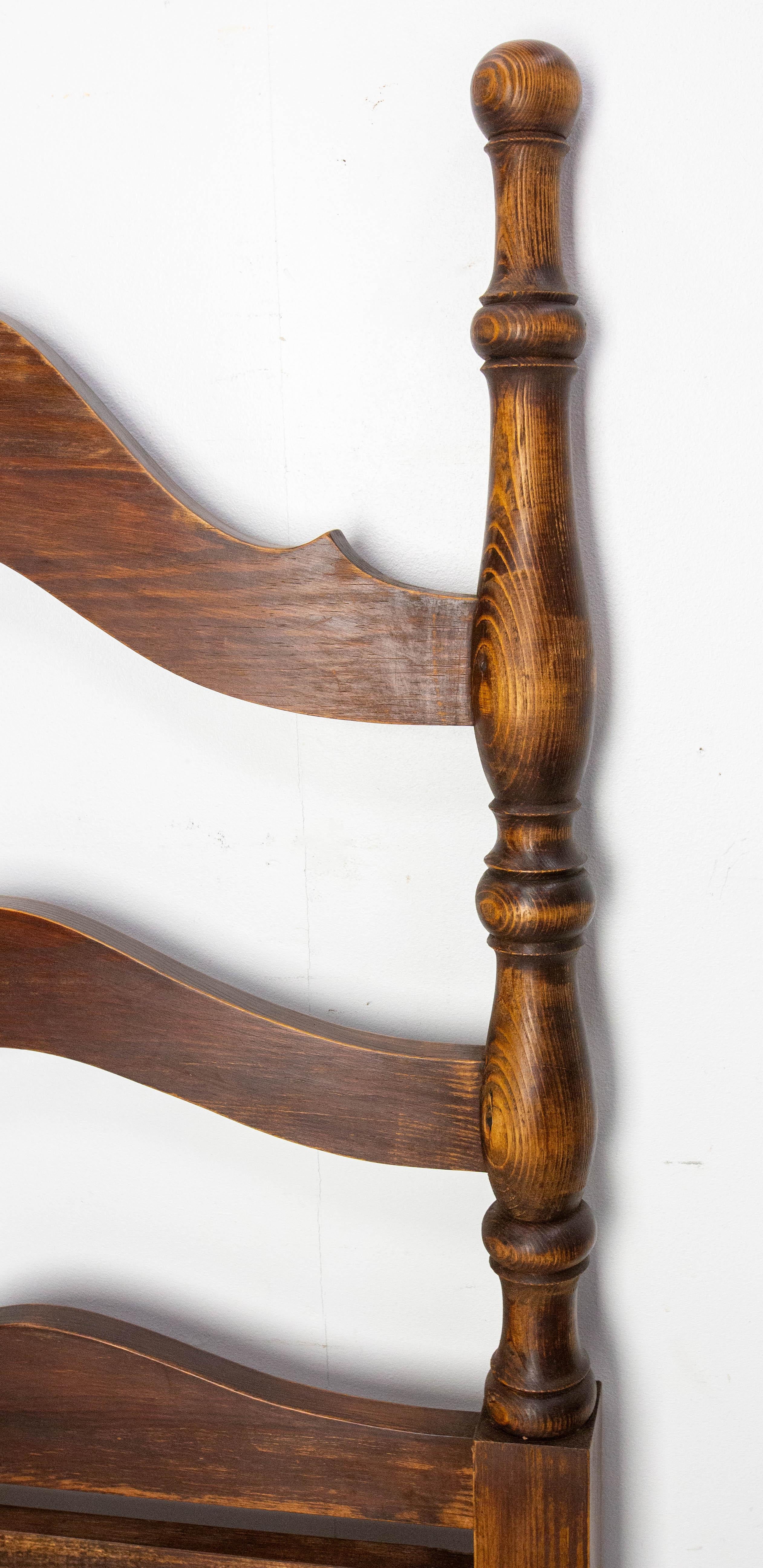 Testata francese in legno di abete antico per letto matrimoniale del 1940 circa in vendita 4