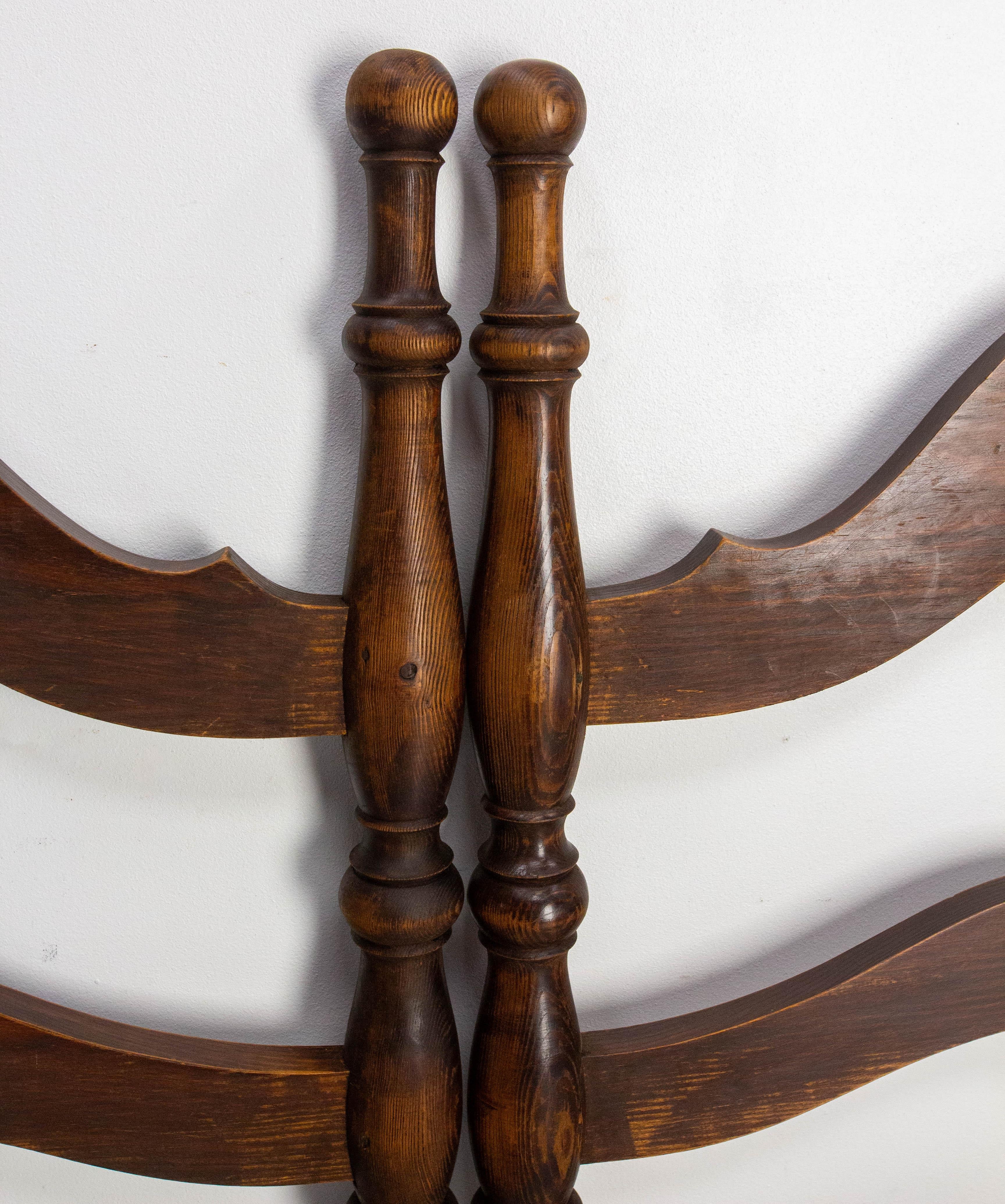 Testata francese in legno di abete antico per letto matrimoniale del 1940 circa in vendita 5