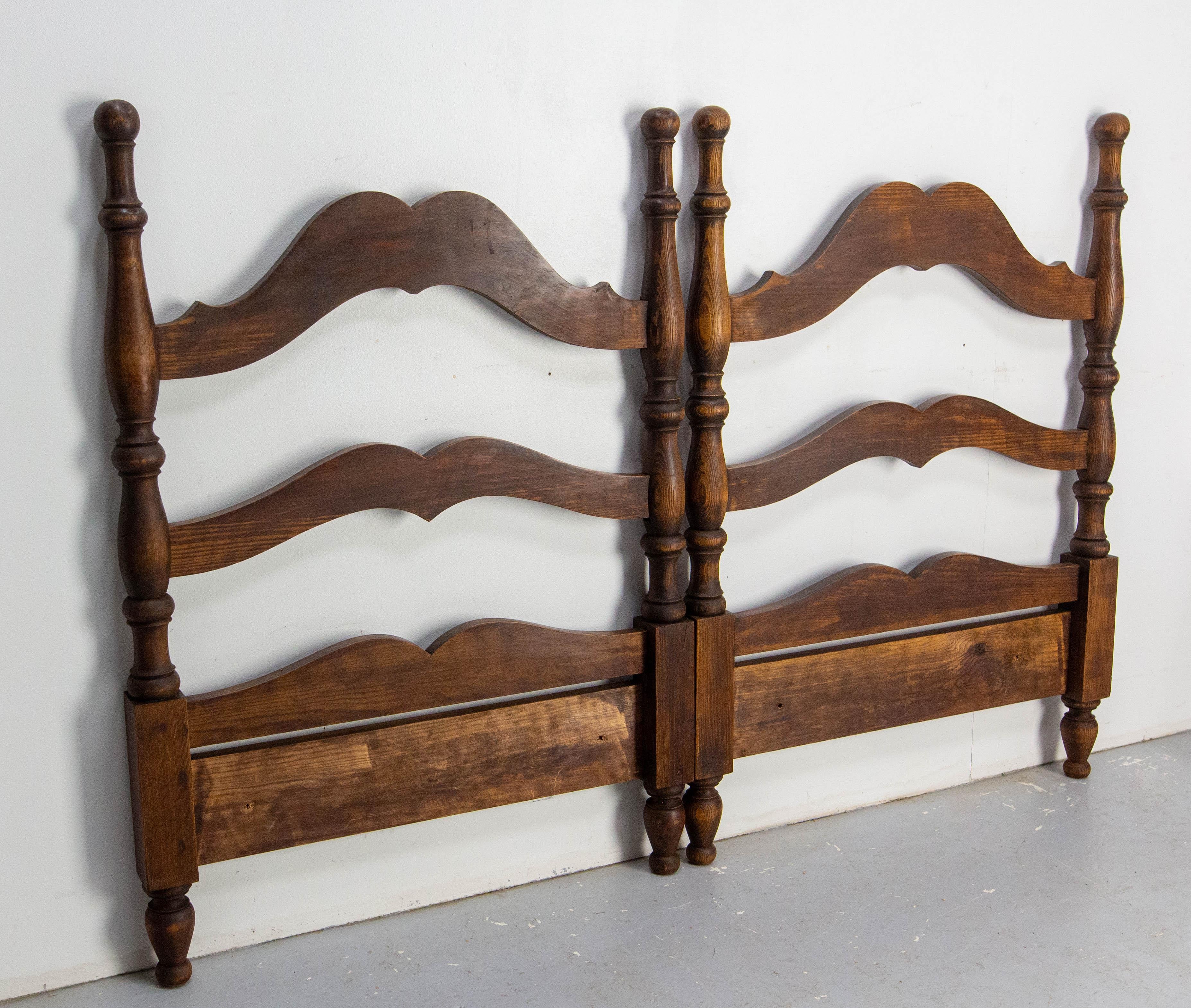 Testata francese in legno di abete antico per letto matrimoniale del 1940 circa In condizioni buone in vendita a Labrit, Landes