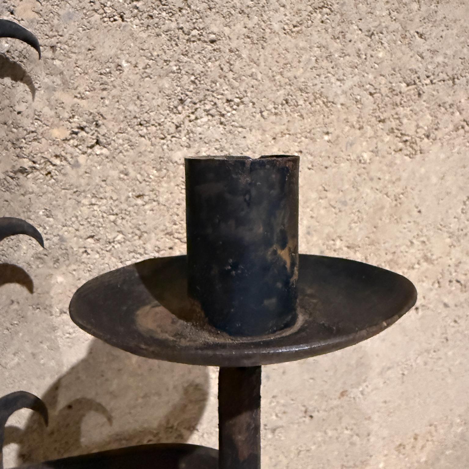 Abat-jour en fer forgé Antique French État moyen - En vente à Chula Vista, CA