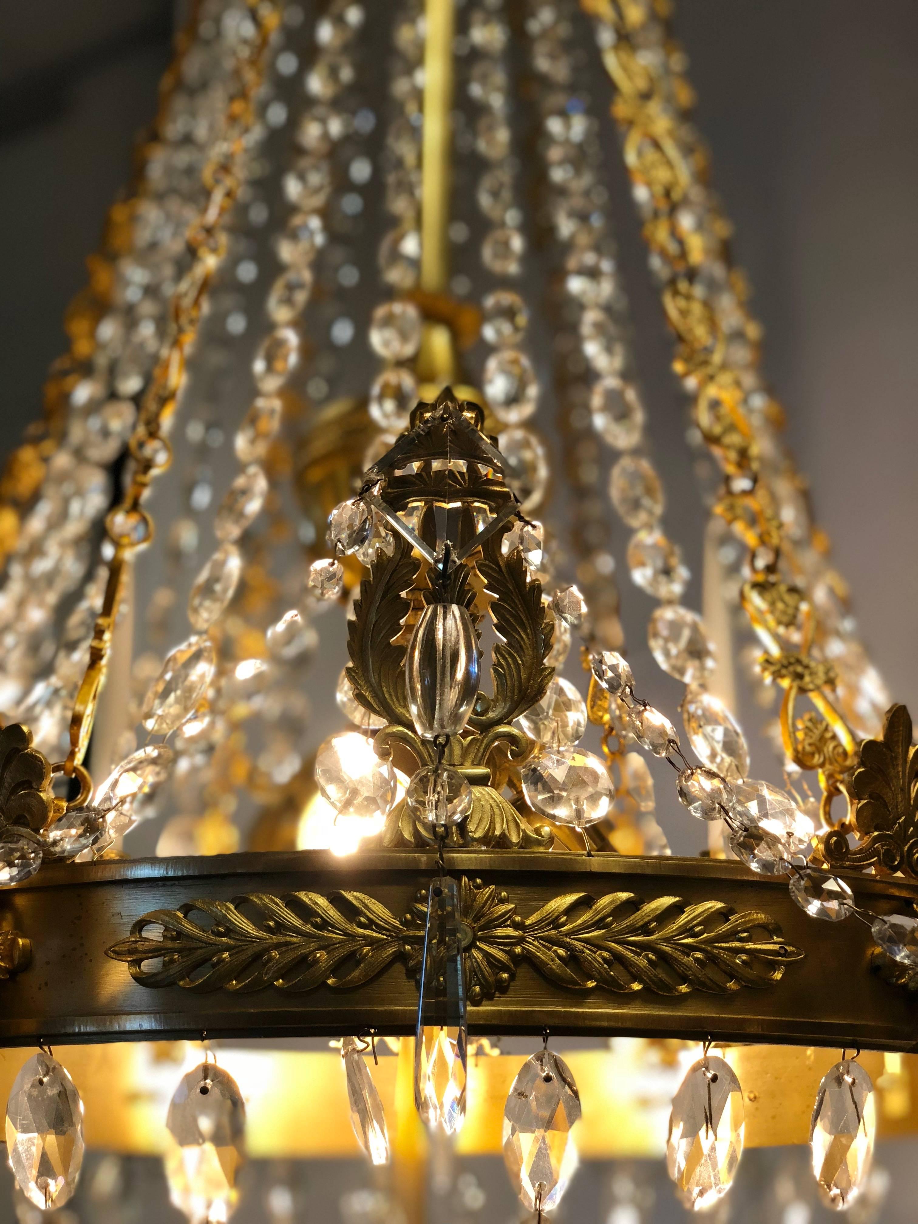 French Antique Gilded Bronze Empire Chandelier from 1810 In Good Condition For Sale In Heemskerk, Noord Holland