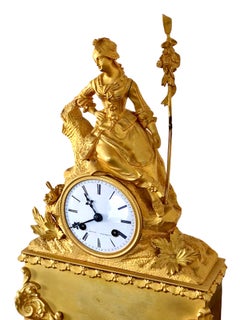 Horloge française ancienne en bronze doré et ciselé