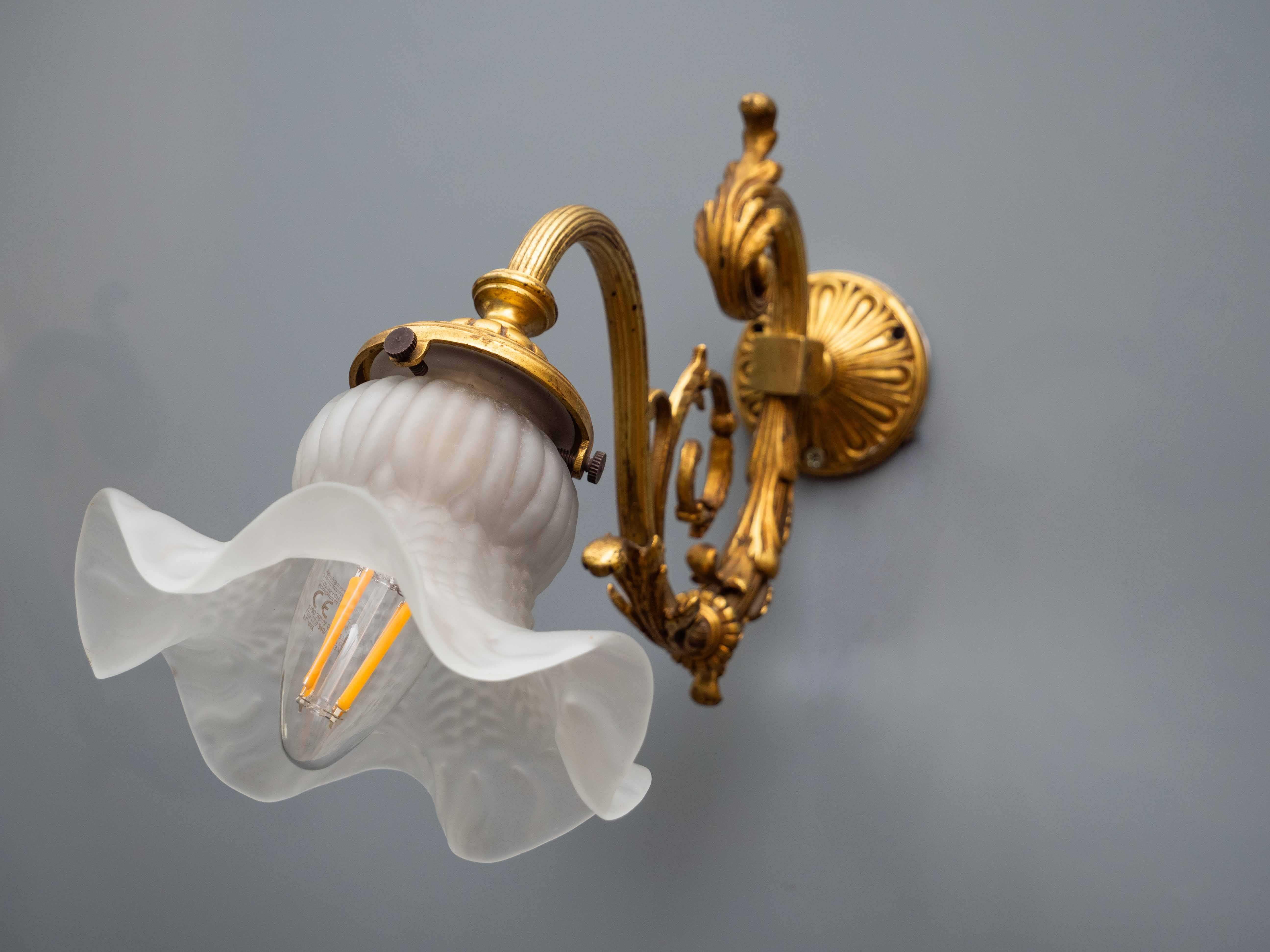 French antique gilded wall lamps pair In Good Condition For Sale In STRAČOV, CZ