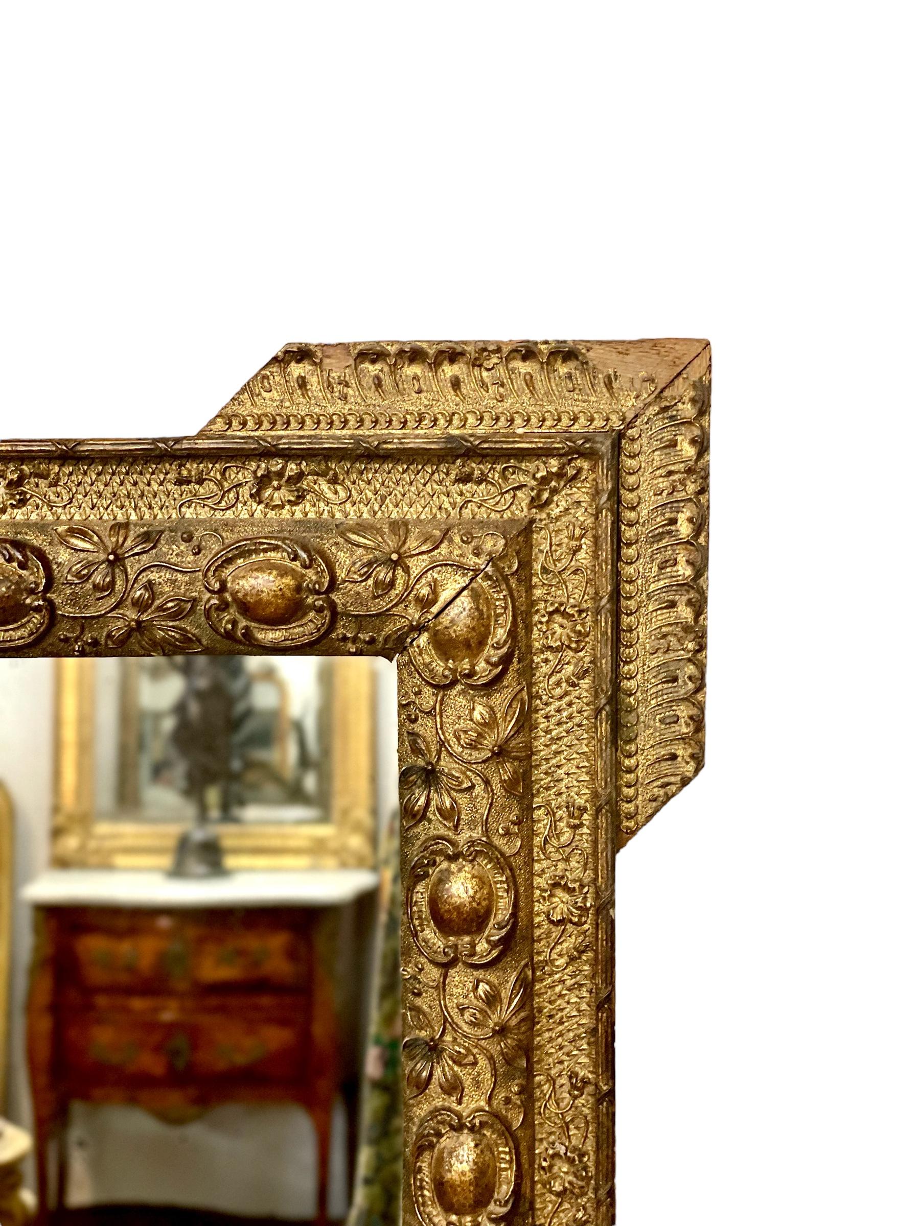 French Antique Giltwood Wall Mirror In Good Condition In LA CIOTAT, FR