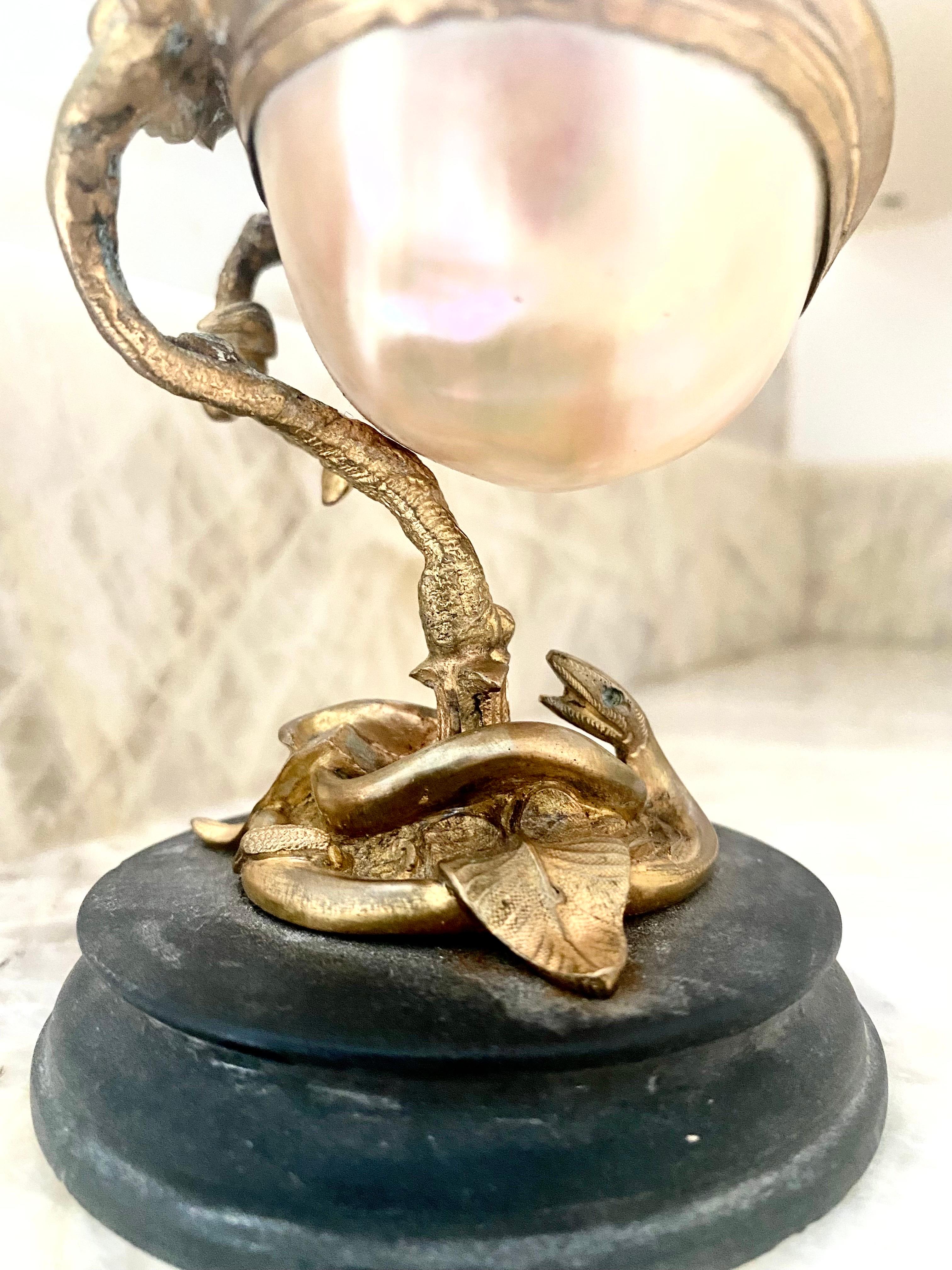 Plat à bijoux français ancien en bronze doré et nacre, 19ème siècle en vente 9