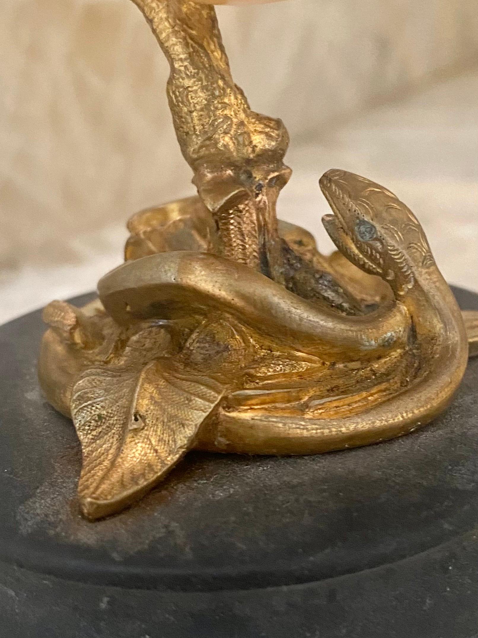 Plat à bijoux français ancien en bronze doré et nacre, 19ème siècle Bon état - En vente à Miami, FL